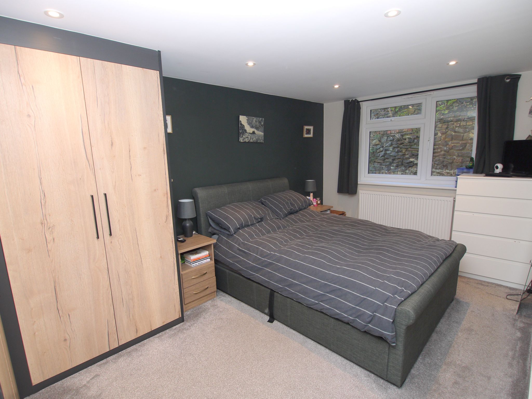 2 bedroom apartment For Sale in Sevenoaks - Photograph 7