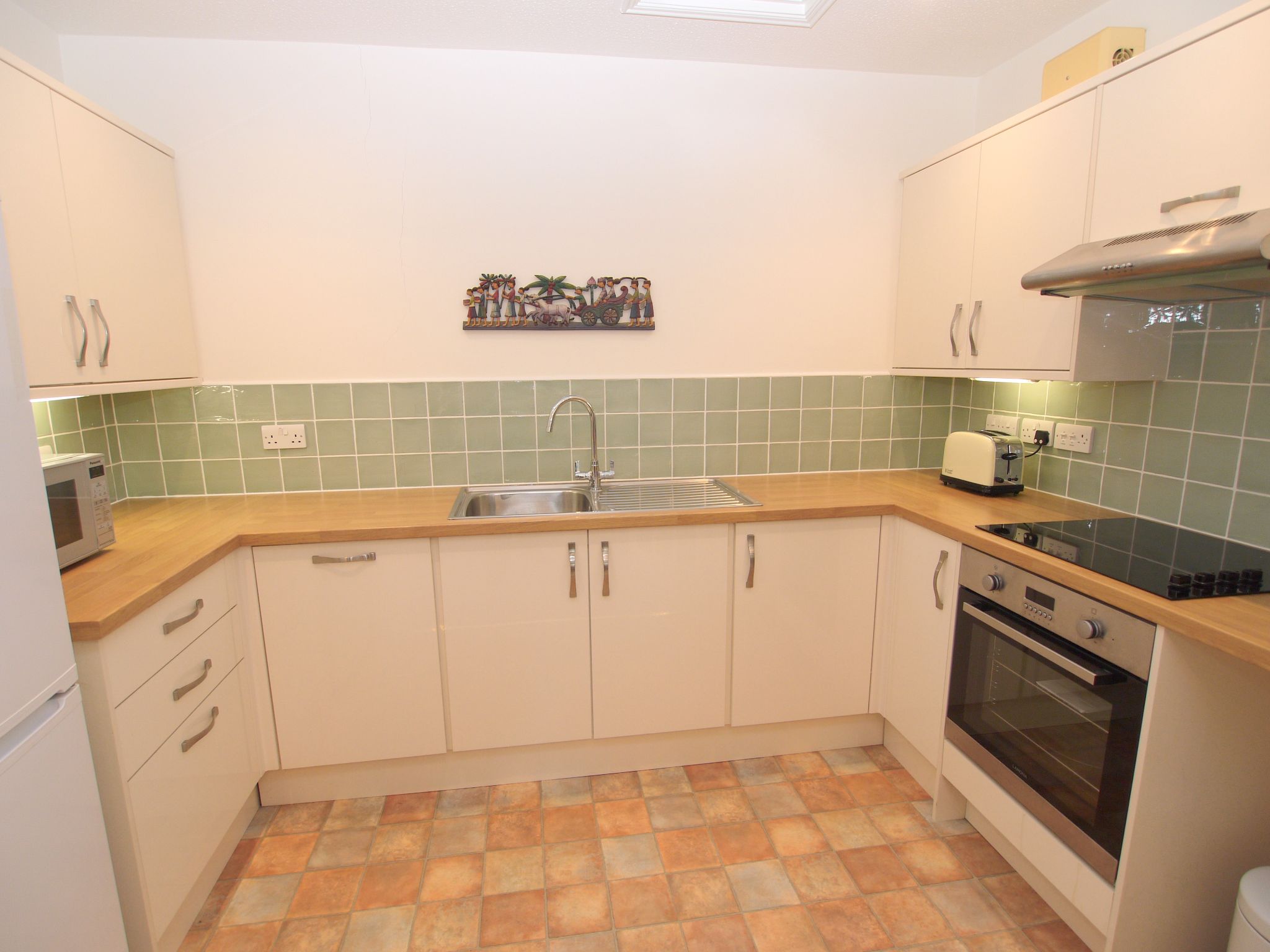 2 bedroom apartment For Sale in Sevenoaks - Photograph 2