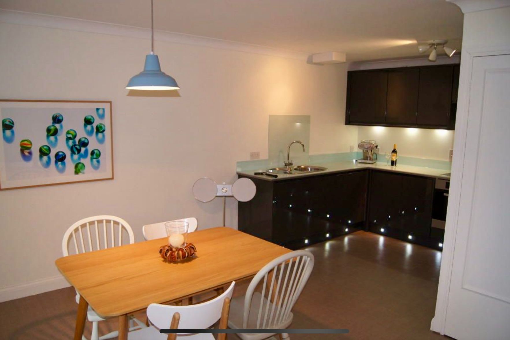 3 bedroom flat For Sale in Sevenoaks - Photograph 9