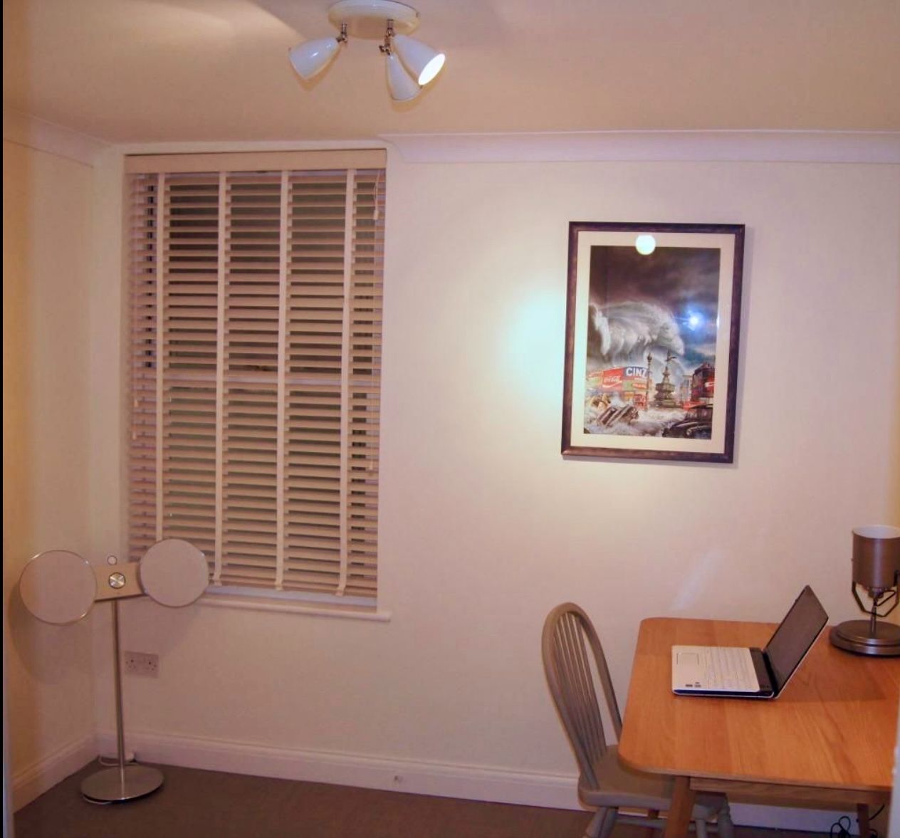3 bedroom flat For Sale in Sevenoaks - Photograph 8