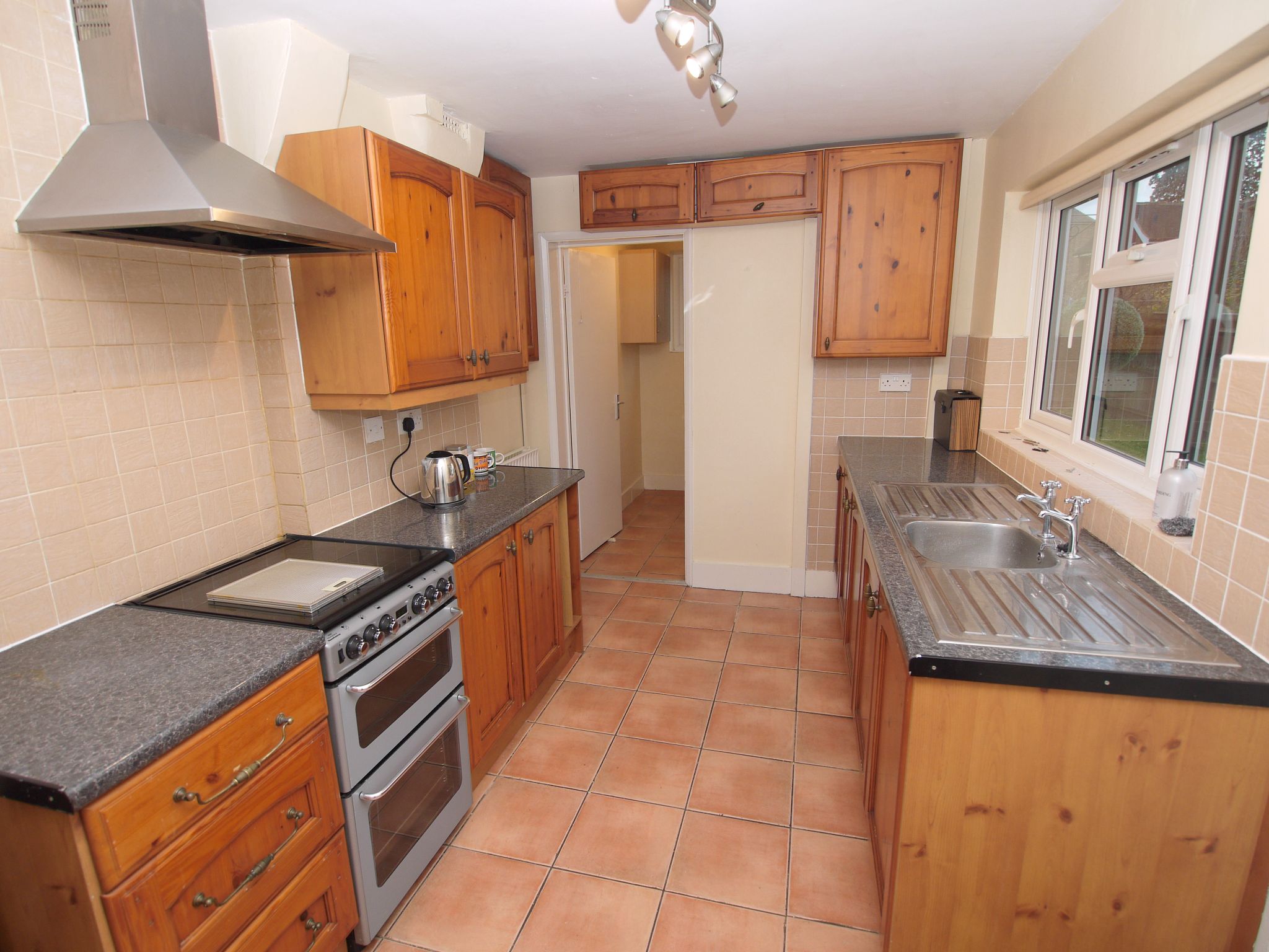 4 bedroom semi-detached house To Let in Sevenoaks - Photograph 1