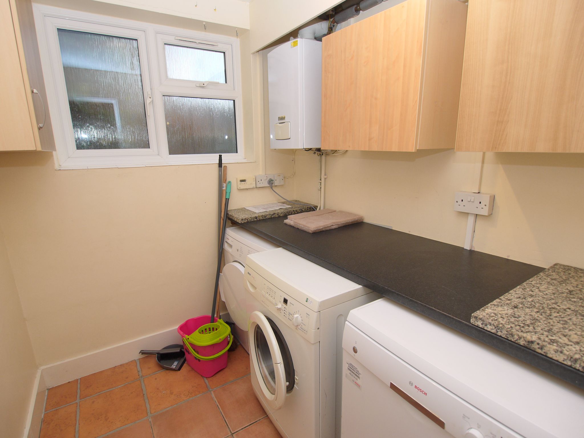 4 bedroom semi-detached house To Let in Sevenoaks - Photograph 2