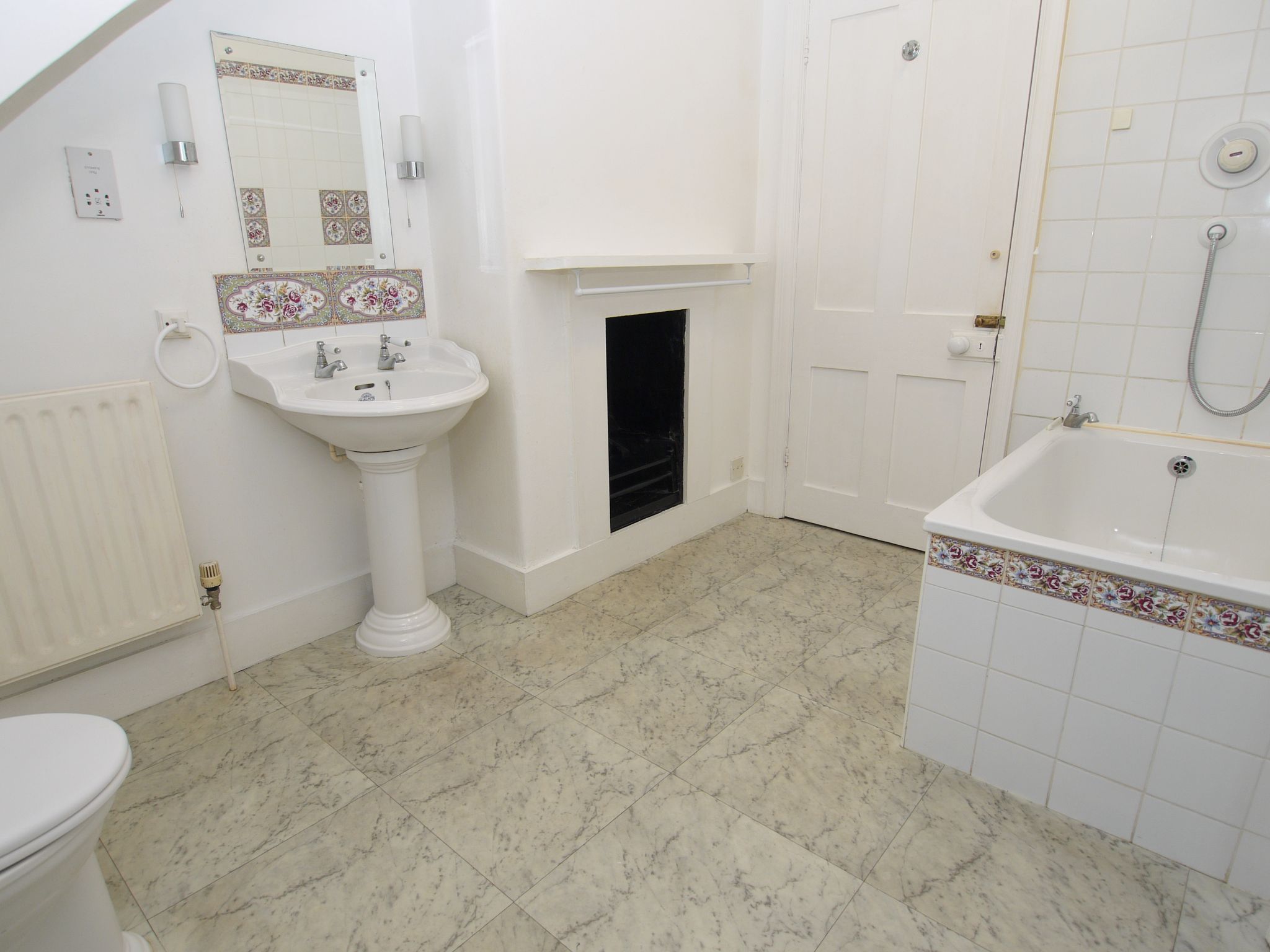 3 bedroom mid terraced house For Sale in Tonbridge - Photograph 11