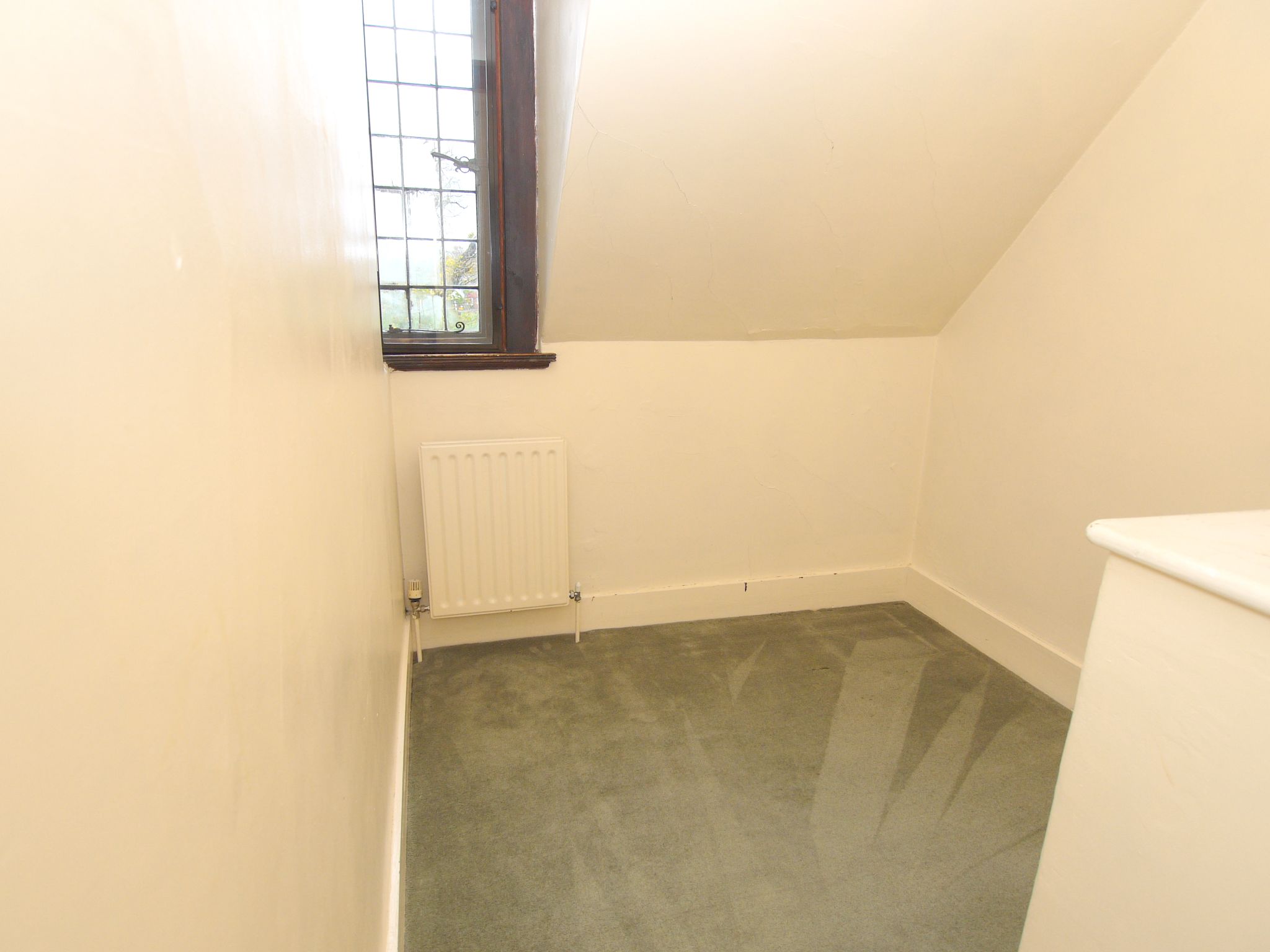 3 bedroom mid terraced house For Sale in Tonbridge - Photograph 12