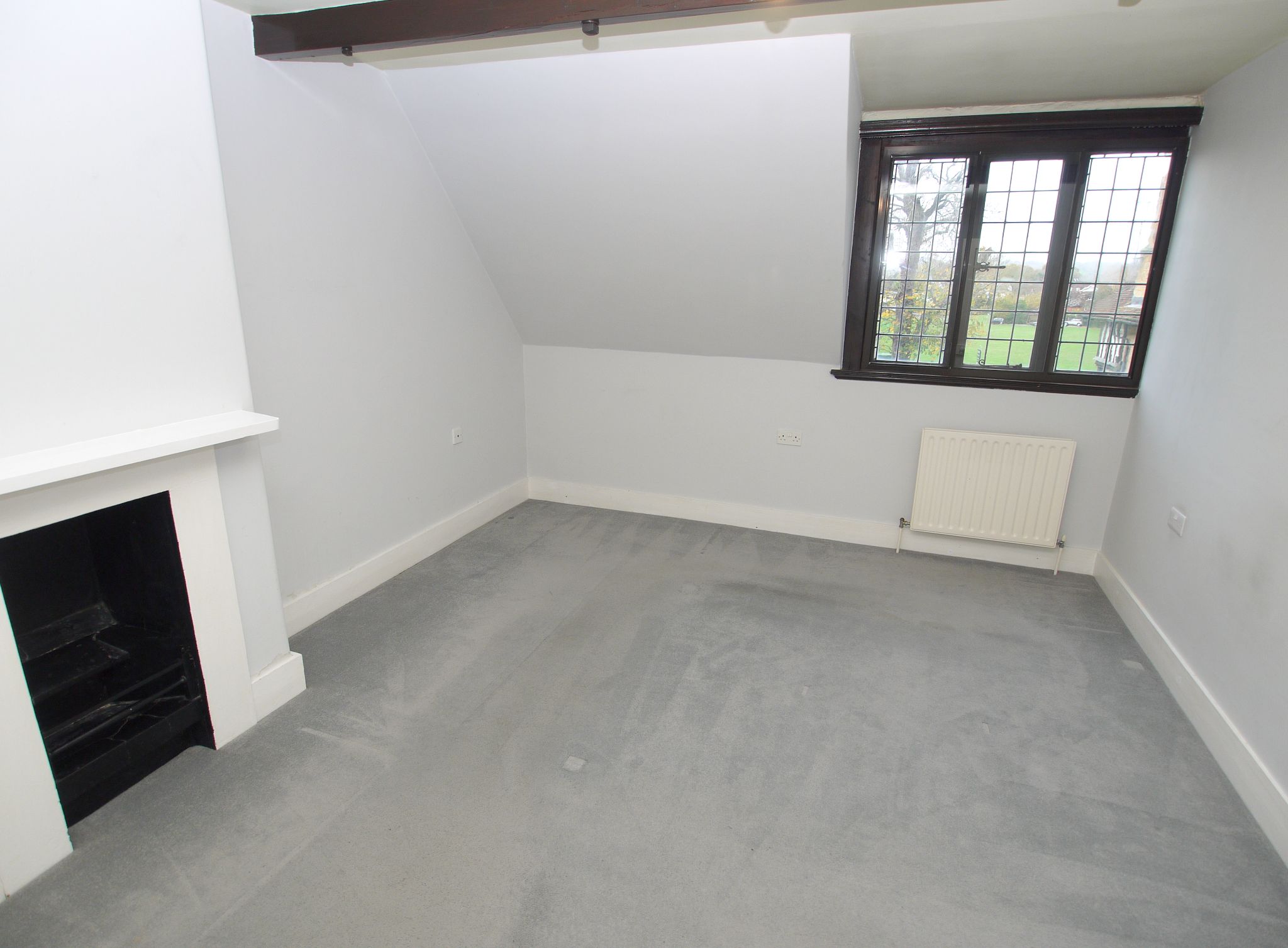 3 bedroom mid terraced house For Sale in Tonbridge - Photograph 10