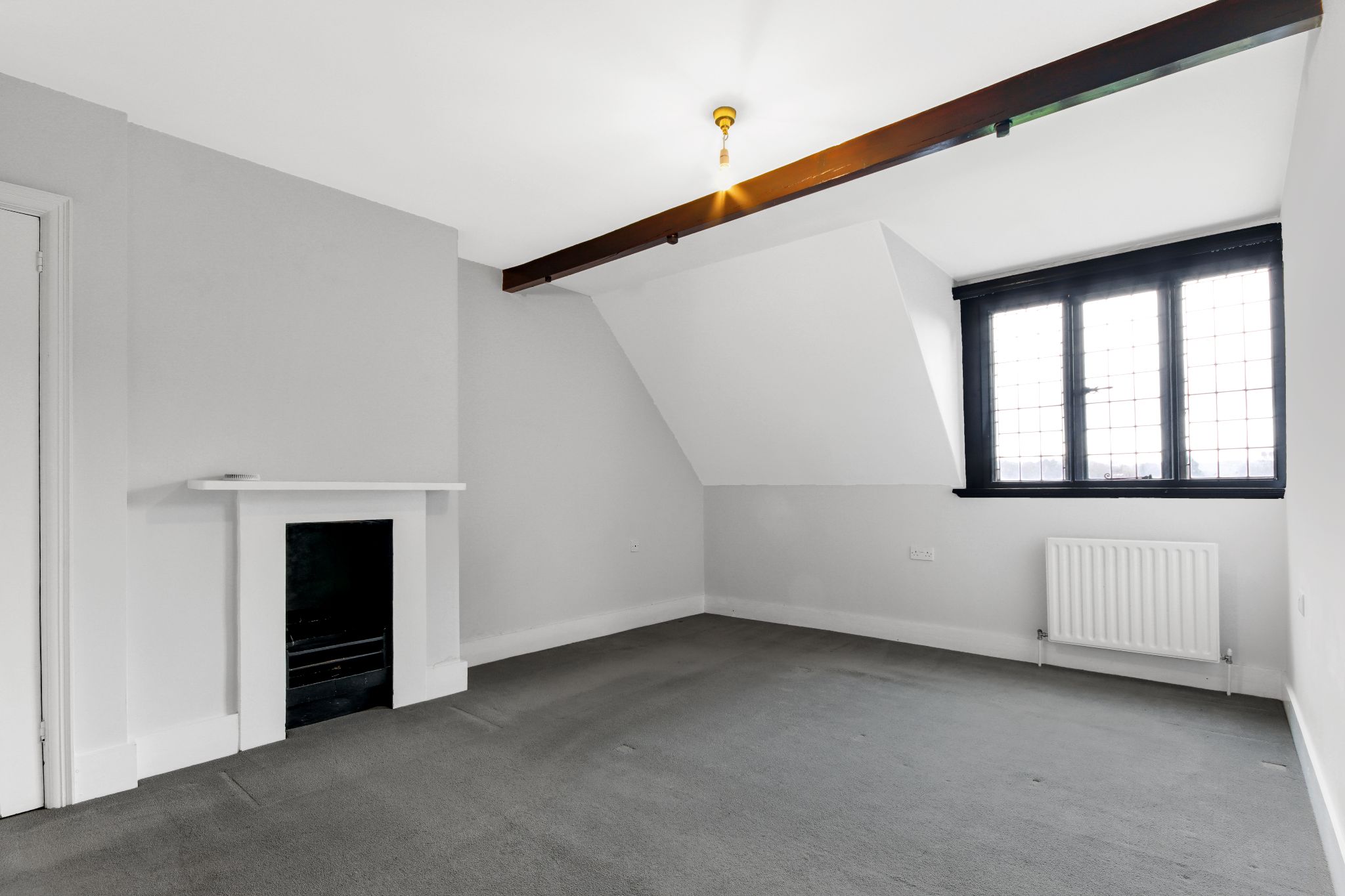 3 bedroom mid terraced house For Sale in Tonbridge - Photograph 7