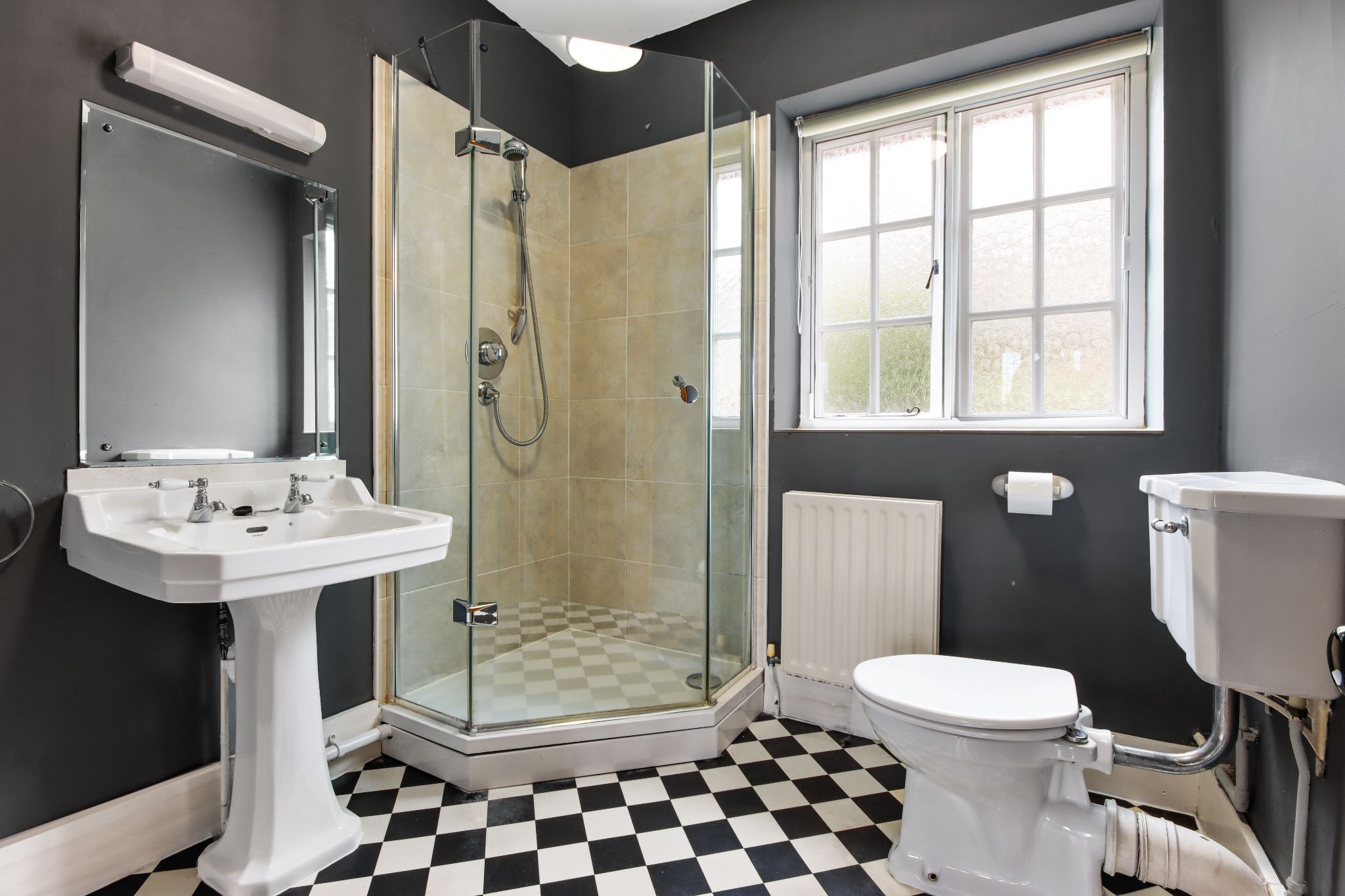 3 bedroom mid terraced house For Sale in Tonbridge - Photograph 5