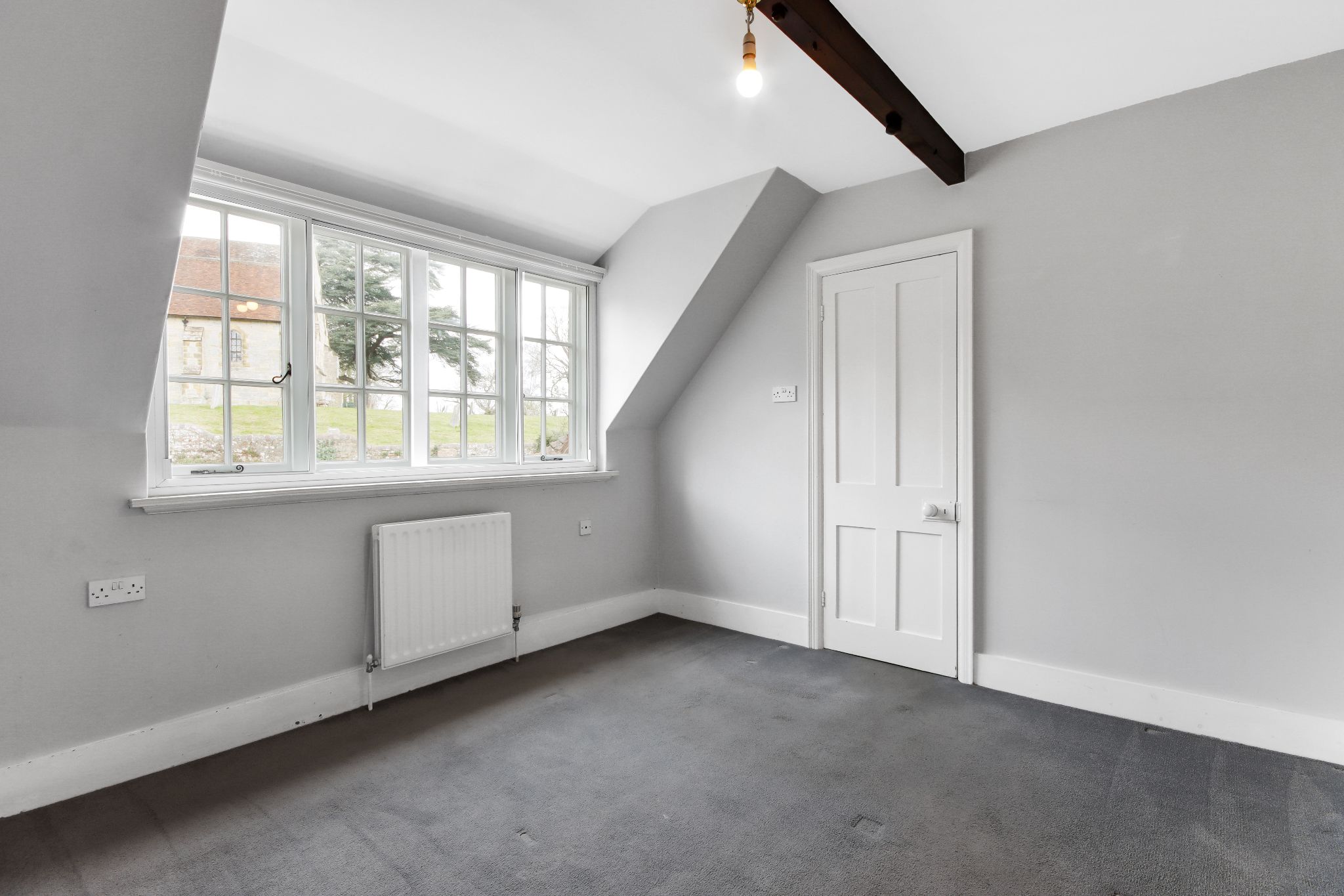 3 bedroom mid terraced house For Sale in Tonbridge - Photograph 8