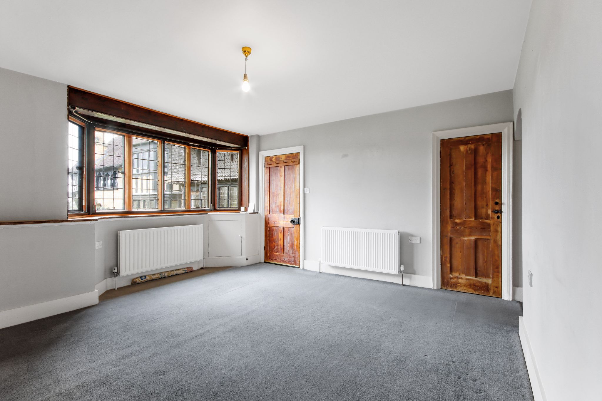 3 bedroom mid terraced house For Sale in Tonbridge - Photograph 3