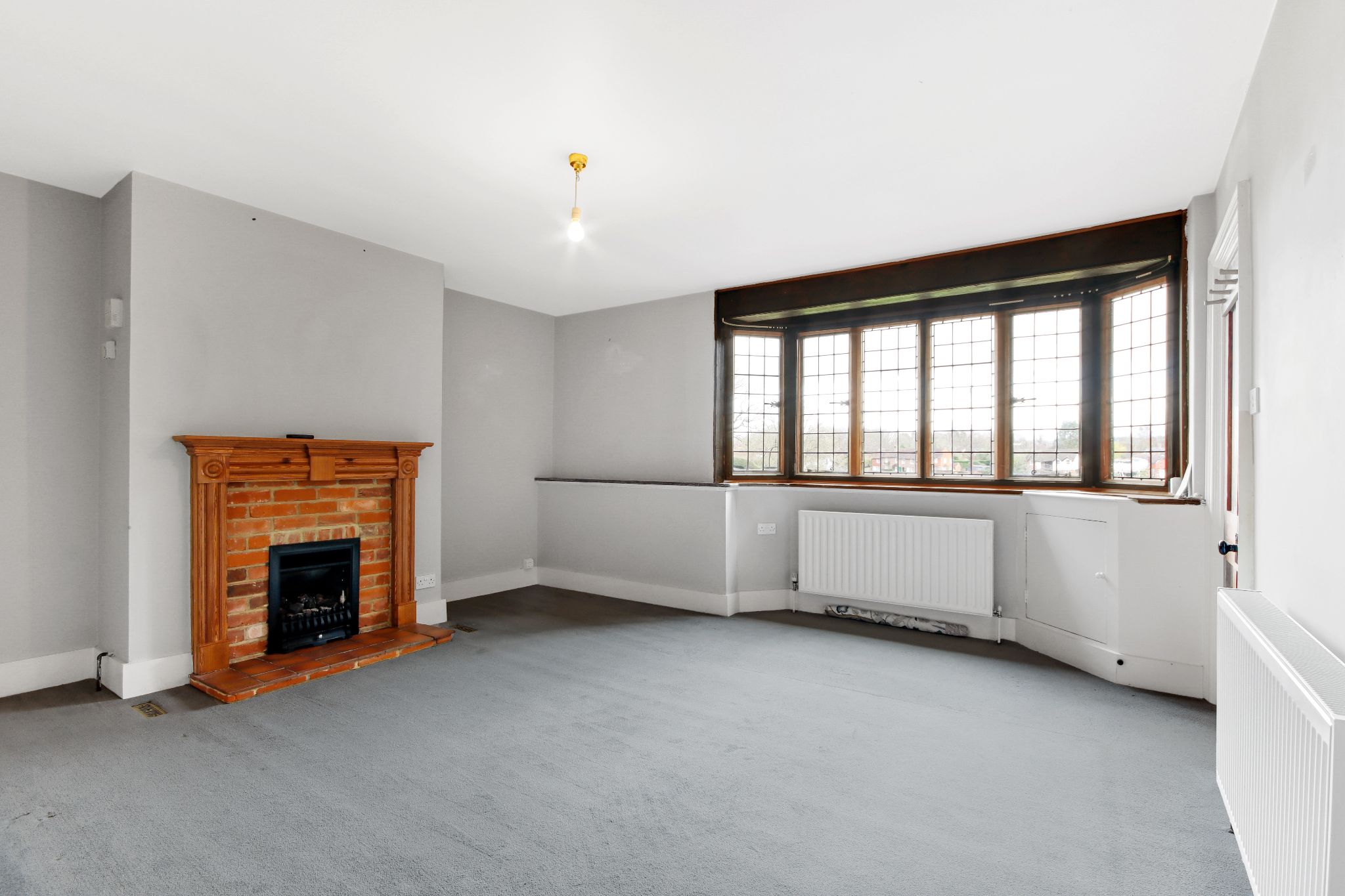 3 bedroom mid terraced house For Sale in Tonbridge - Photograph 2