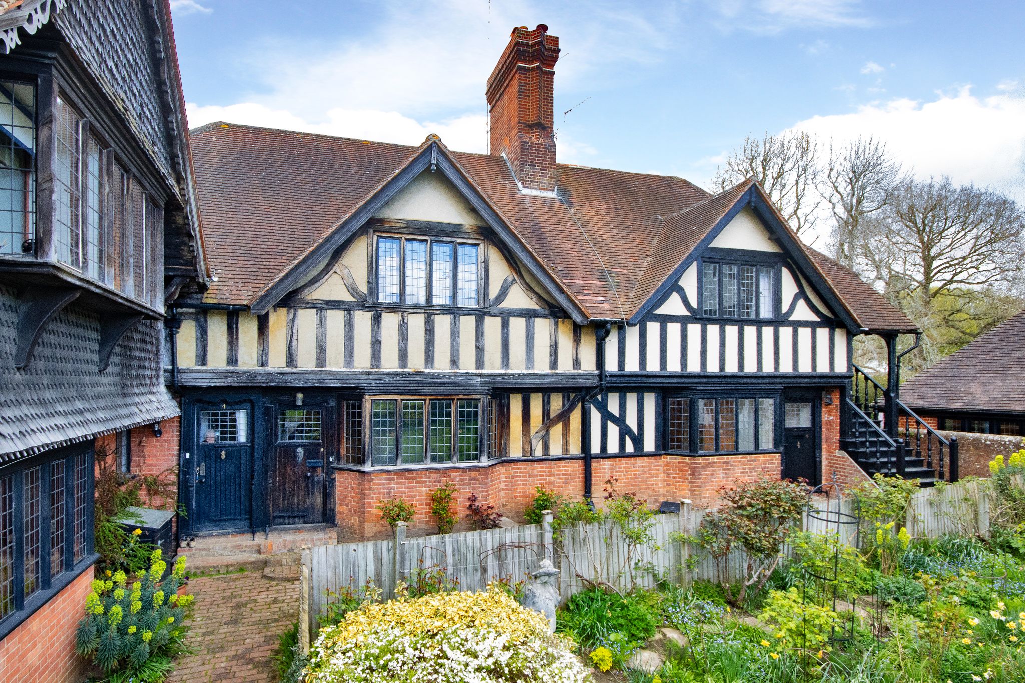 3 bedroom mid terraced house For Sale in Tonbridge - Photograph 1