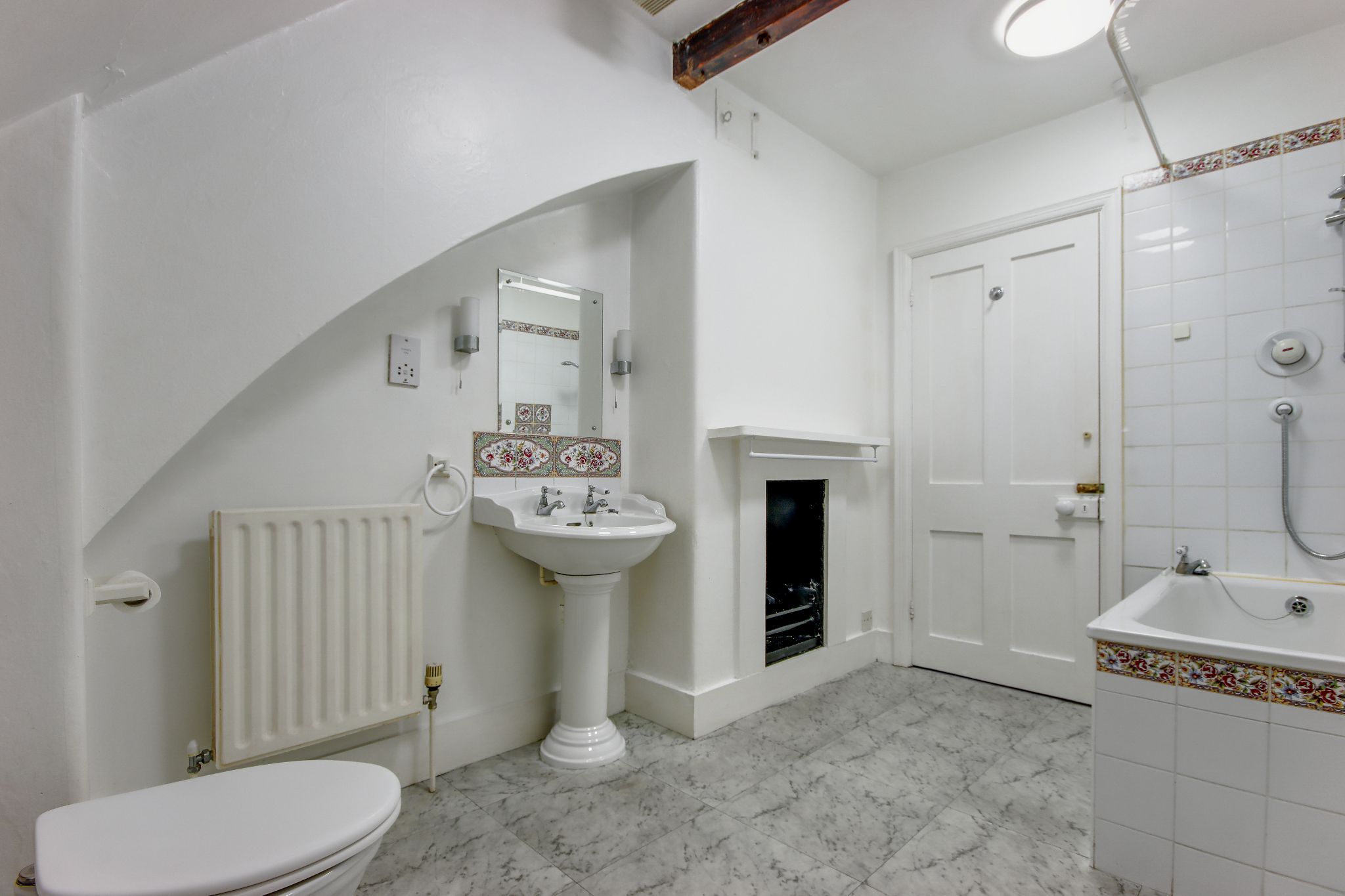 3 bedroom mid terraced house For Sale in Tonbridge - Photograph 9