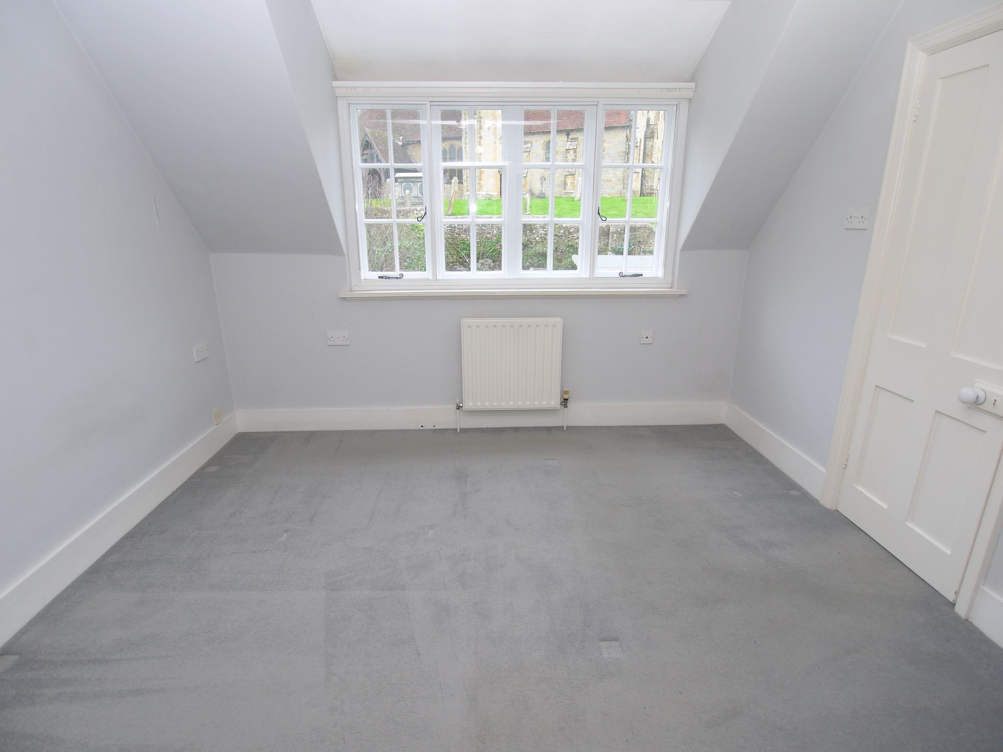 3 bedroom mid terraced house For Sale in Tonbridge - Photograph 8