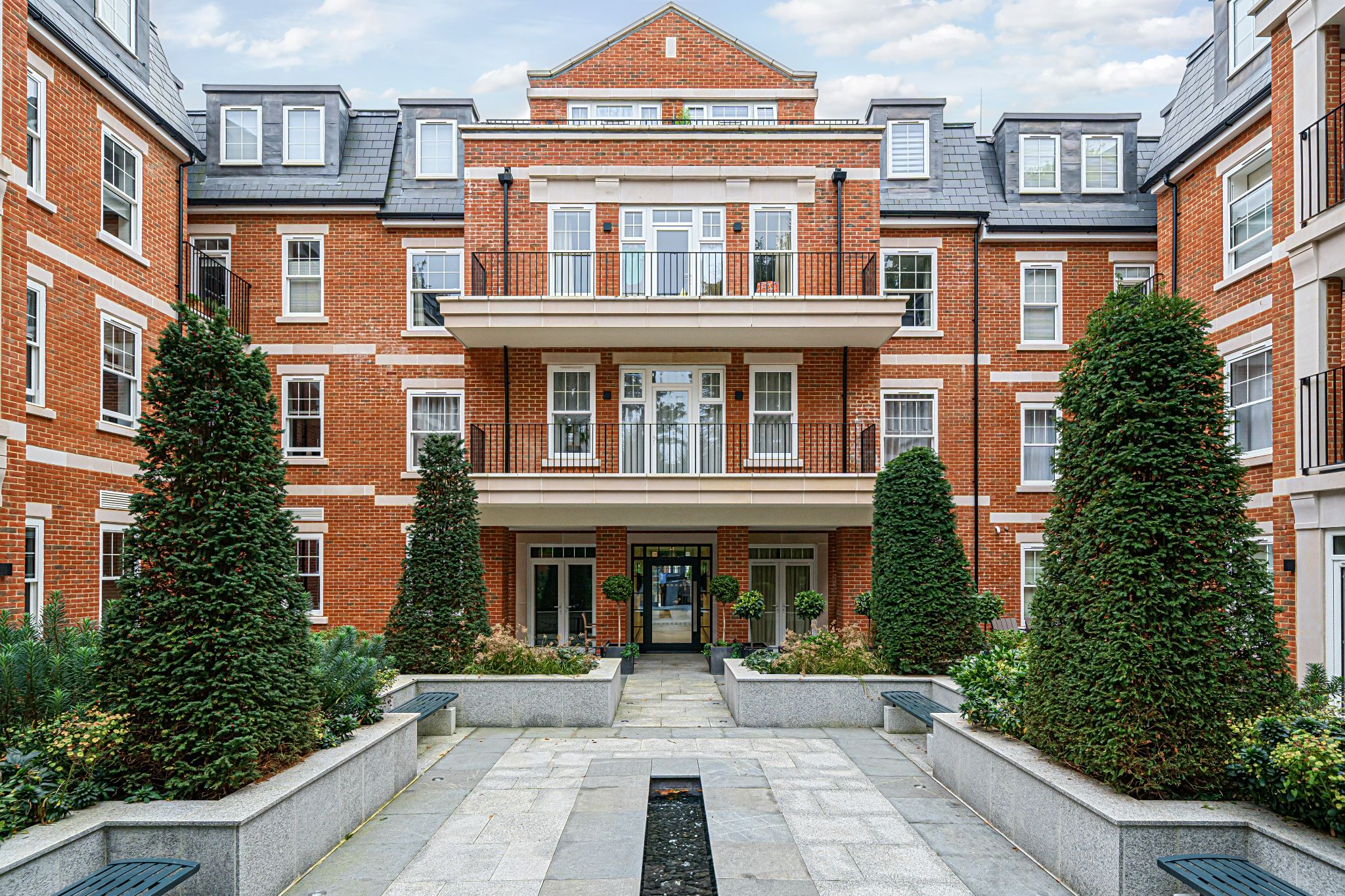 1 bedroom apartment For Sale in Sevenoaks - Photograph 3