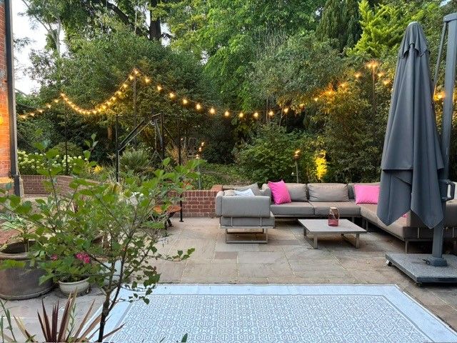 4 bedroom detached house For Sale in Leigh - Photograph 17