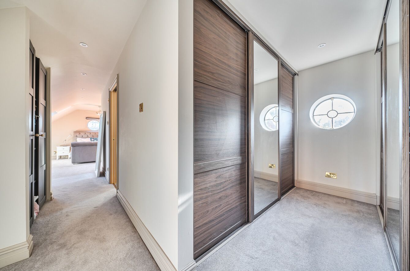 4 bedroom detached house For Sale in Leigh - Photograph 11