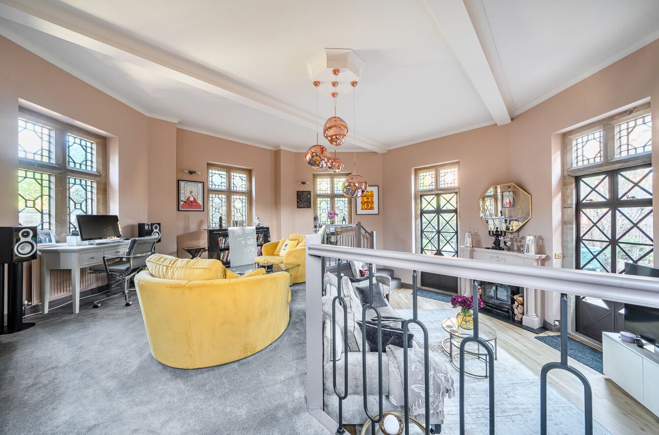 4 bedroom detached house For Sale in Leigh - Photograph 8