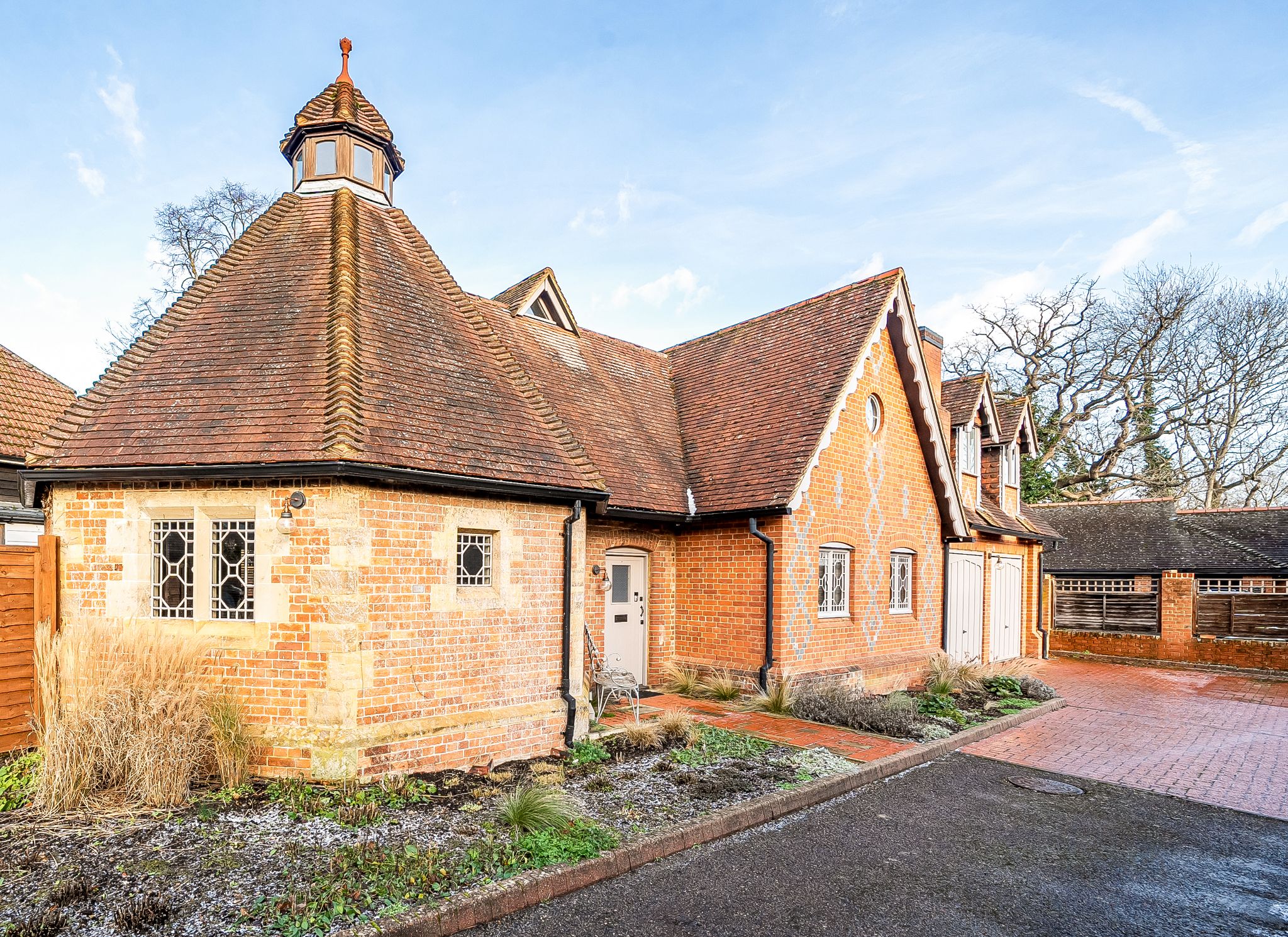 4 bedroom detached house For Sale in Leigh - Property photograph