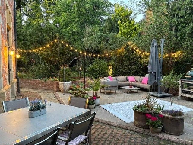 4 bedroom detached house For Sale in Leigh - Photograph 13