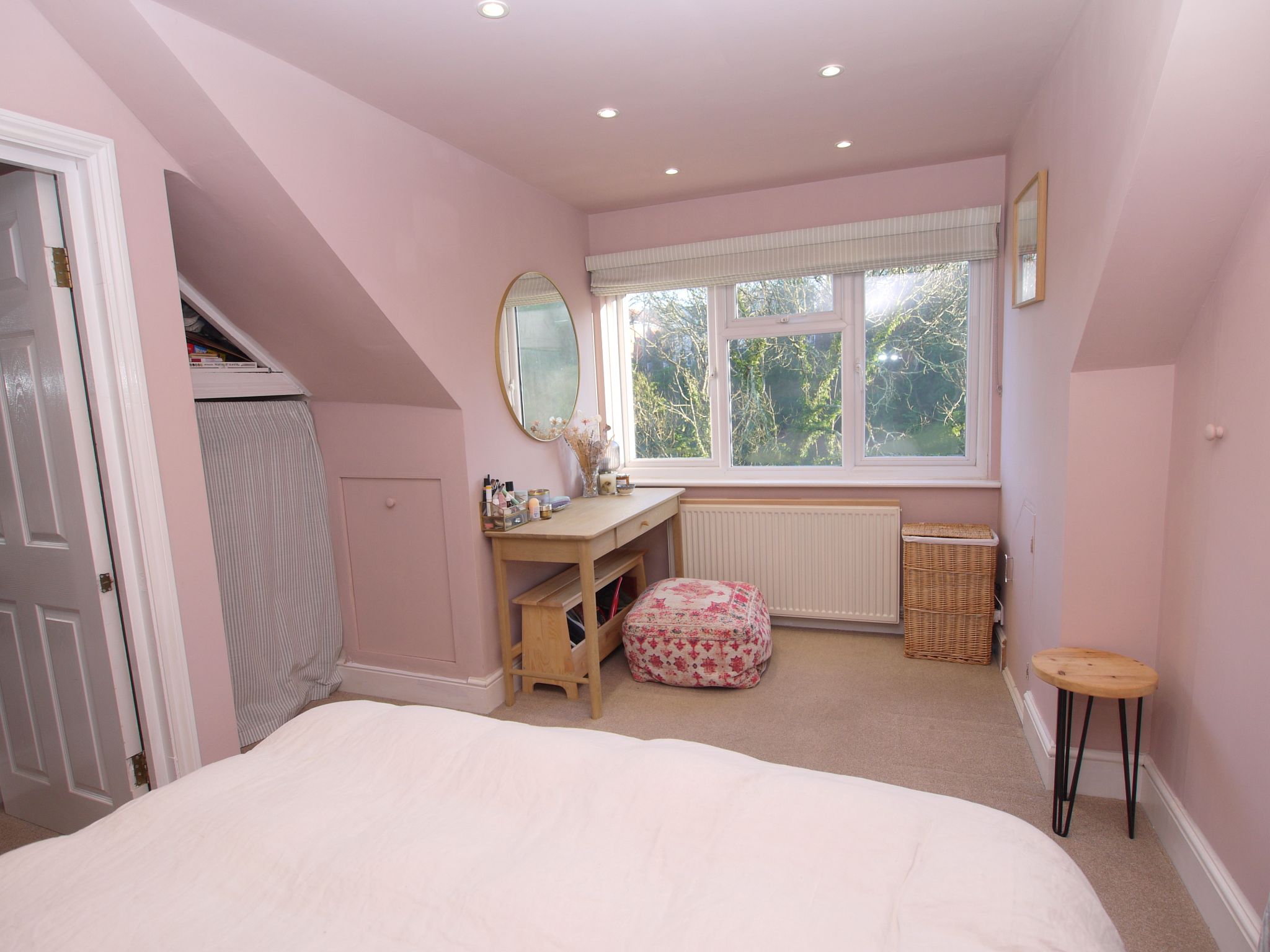 3 bedroom mid terraced house For Sale in Sevenoaks - Photograph 4