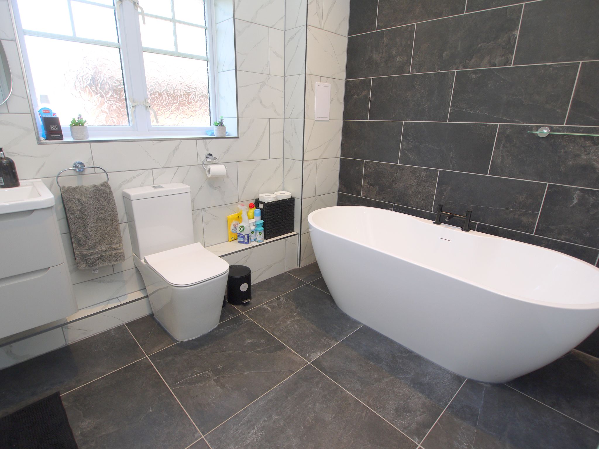 2 bedroom flat For Sale in Sevenoaks - Photograph 6