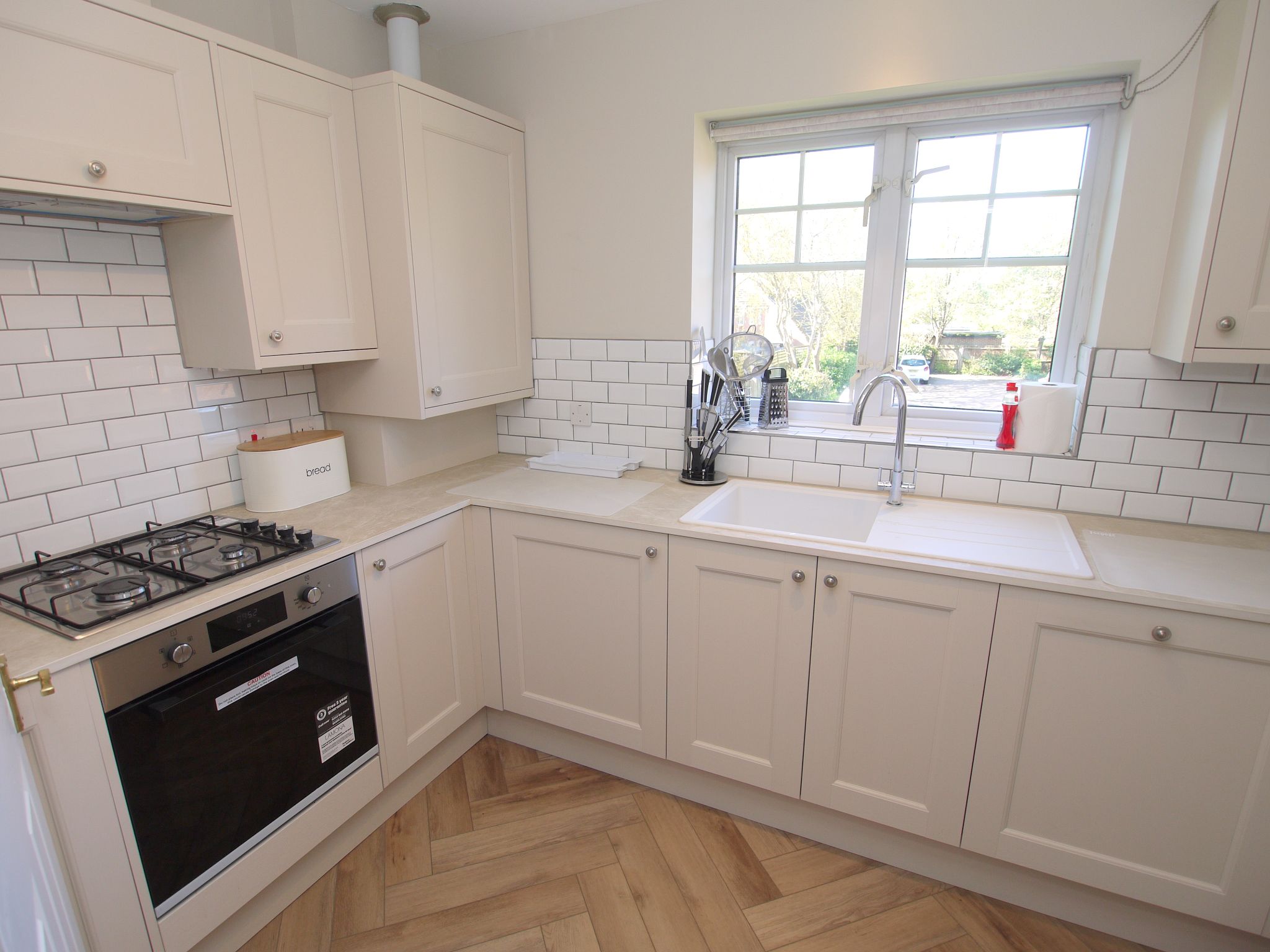 2 bedroom flat For Sale in Sevenoaks - Photograph 8