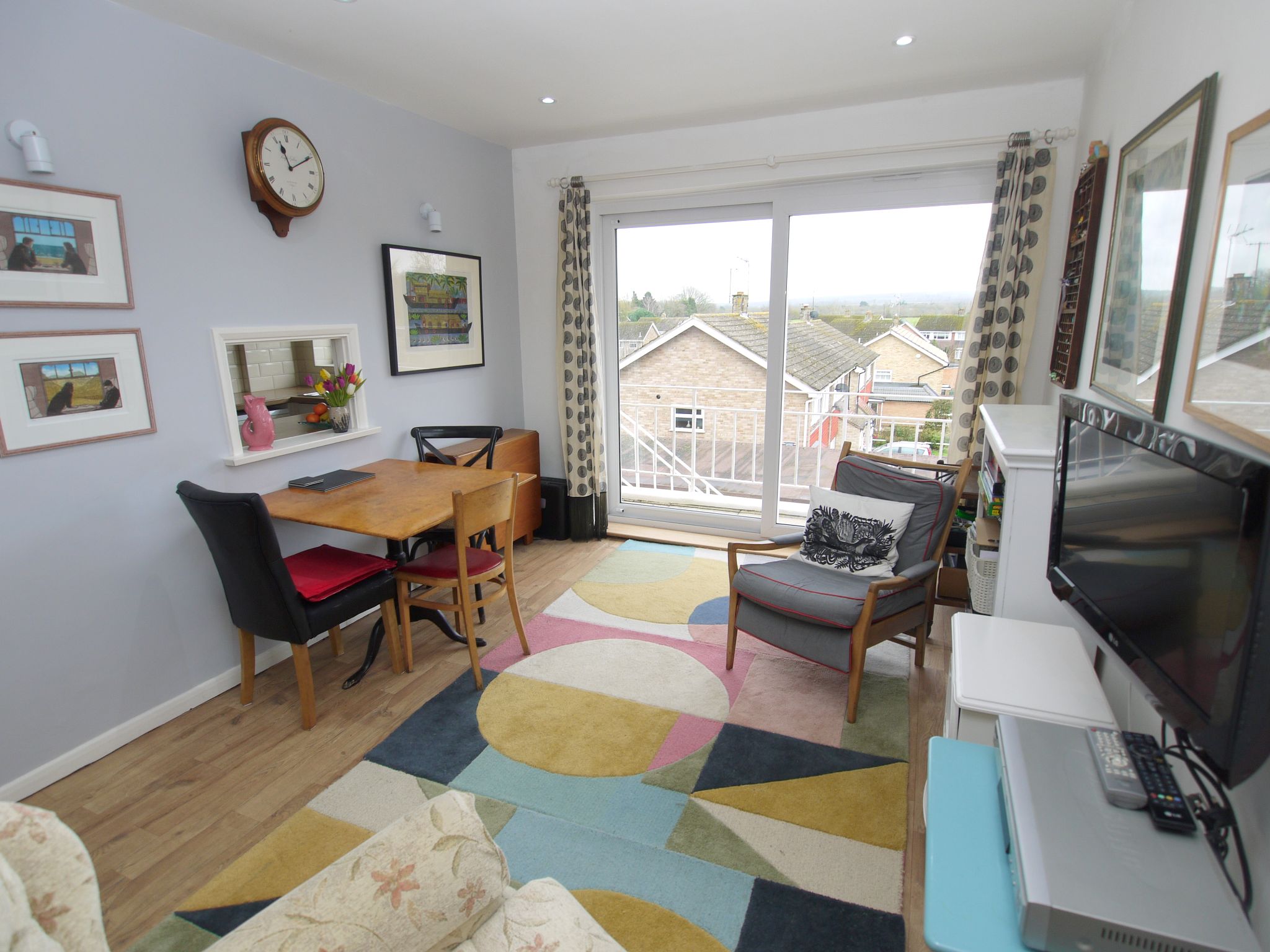 2 bedroom apartment For Sale in Sevenoaks - Photograph 2