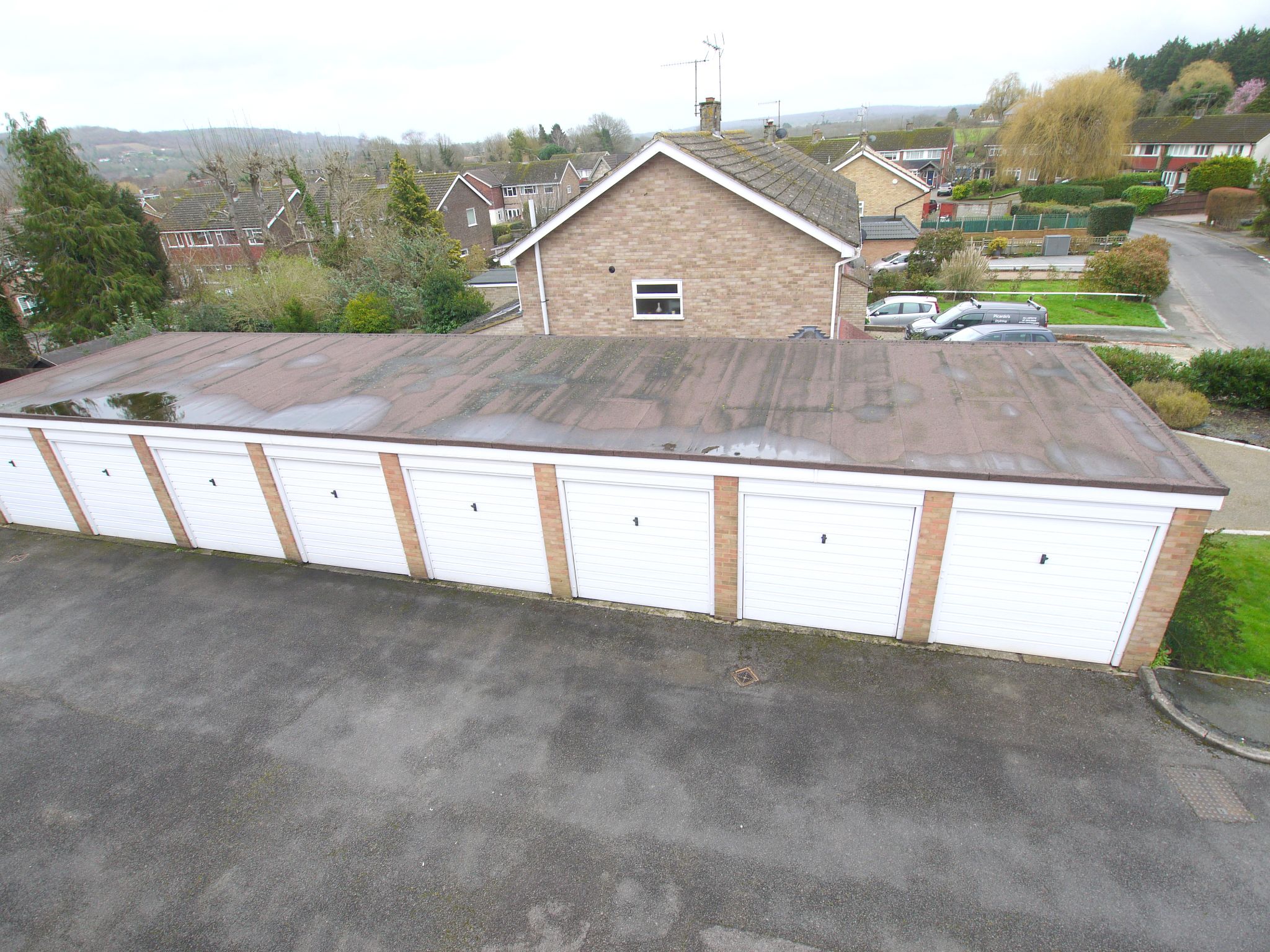 2 bedroom apartment For Sale in Sevenoaks - Photograph 8