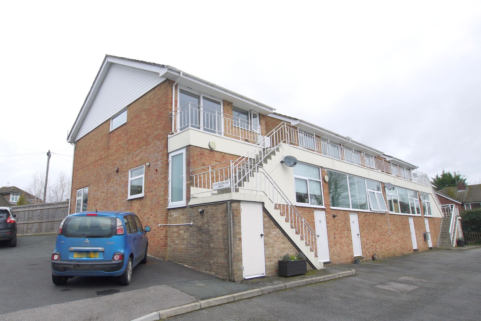 2 bedroom apartment For Sale in Sevenoaks - Property photograph