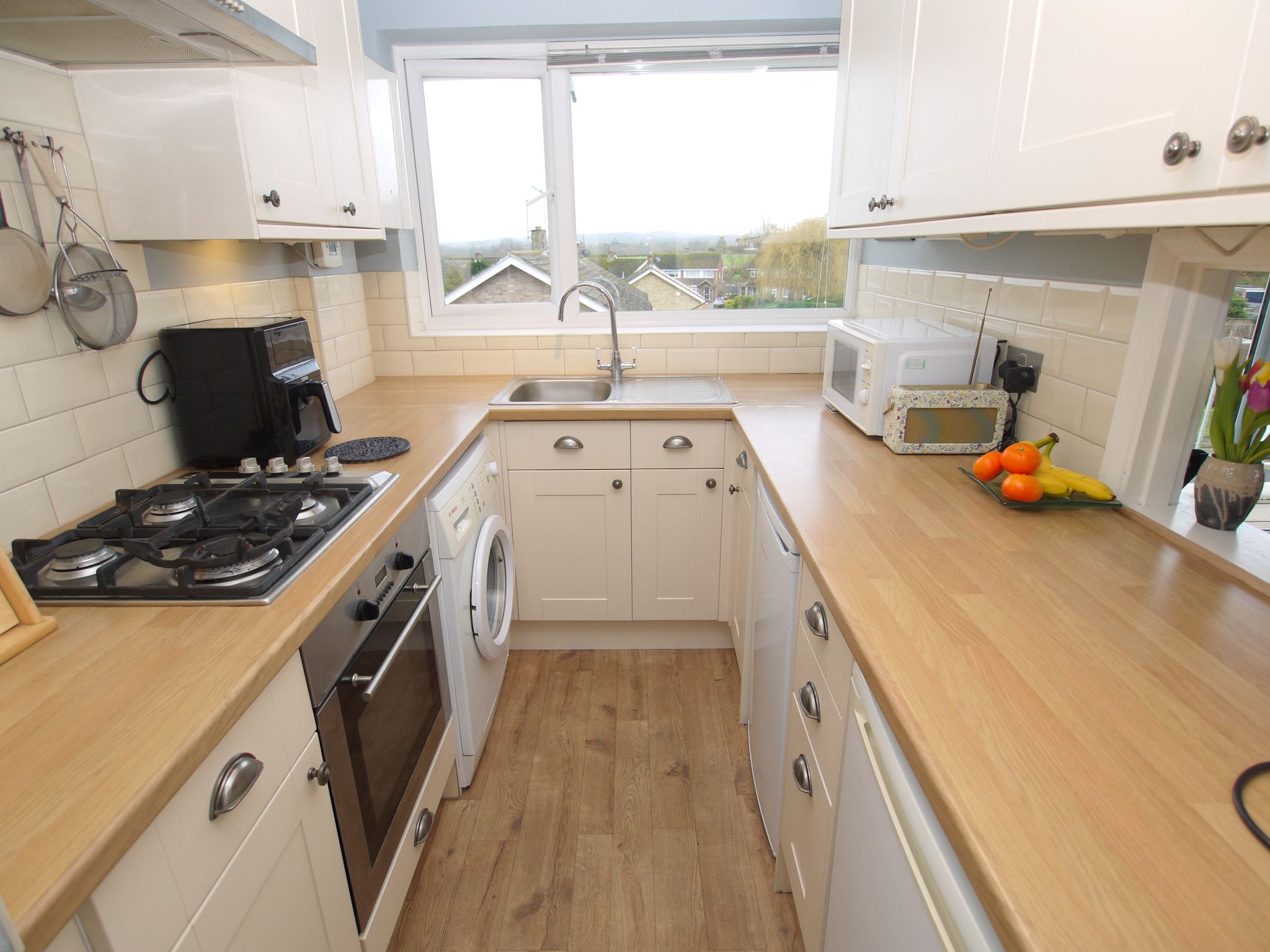 2 bedroom apartment For Sale in Sevenoaks - Property photograph