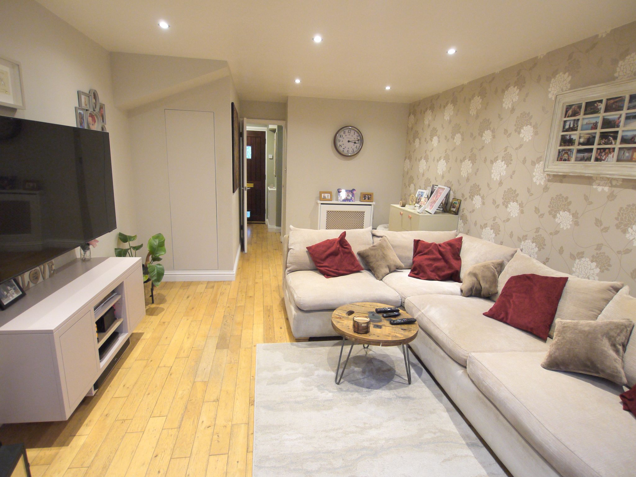 2 bedroom mid terraced house For Sale in Sevenoaks - Photograph 5