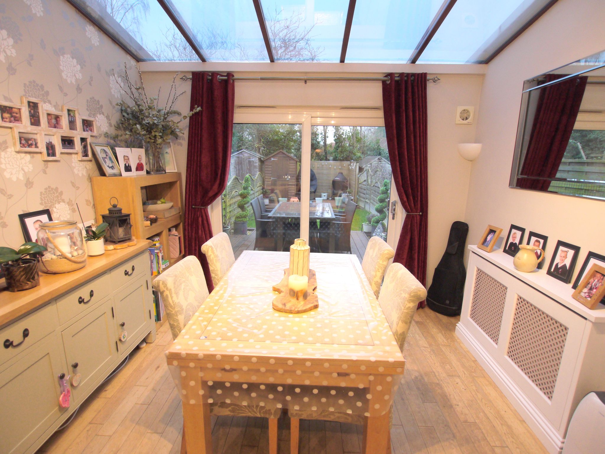 2 bedroom mid terraced house For Sale in Sevenoaks - Property photograph