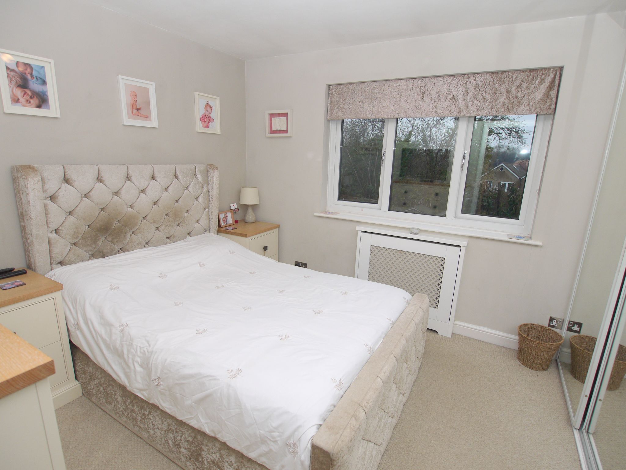 2 bedroom mid terraced house For Sale in Sevenoaks - Photograph 6