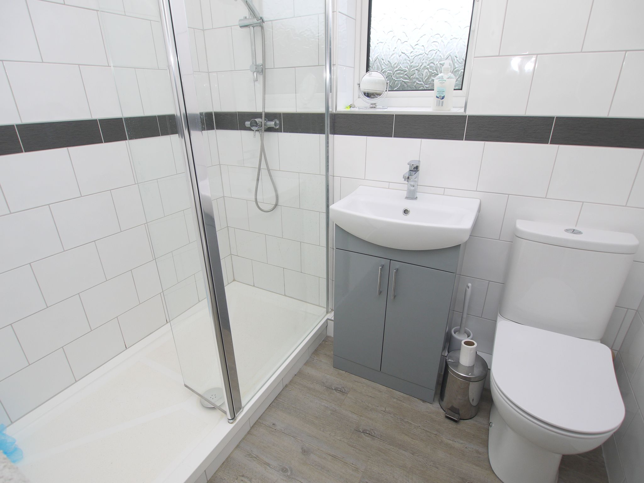 3 bedroom semi-detached house For Sale in Sevenoaks - Photograph 8