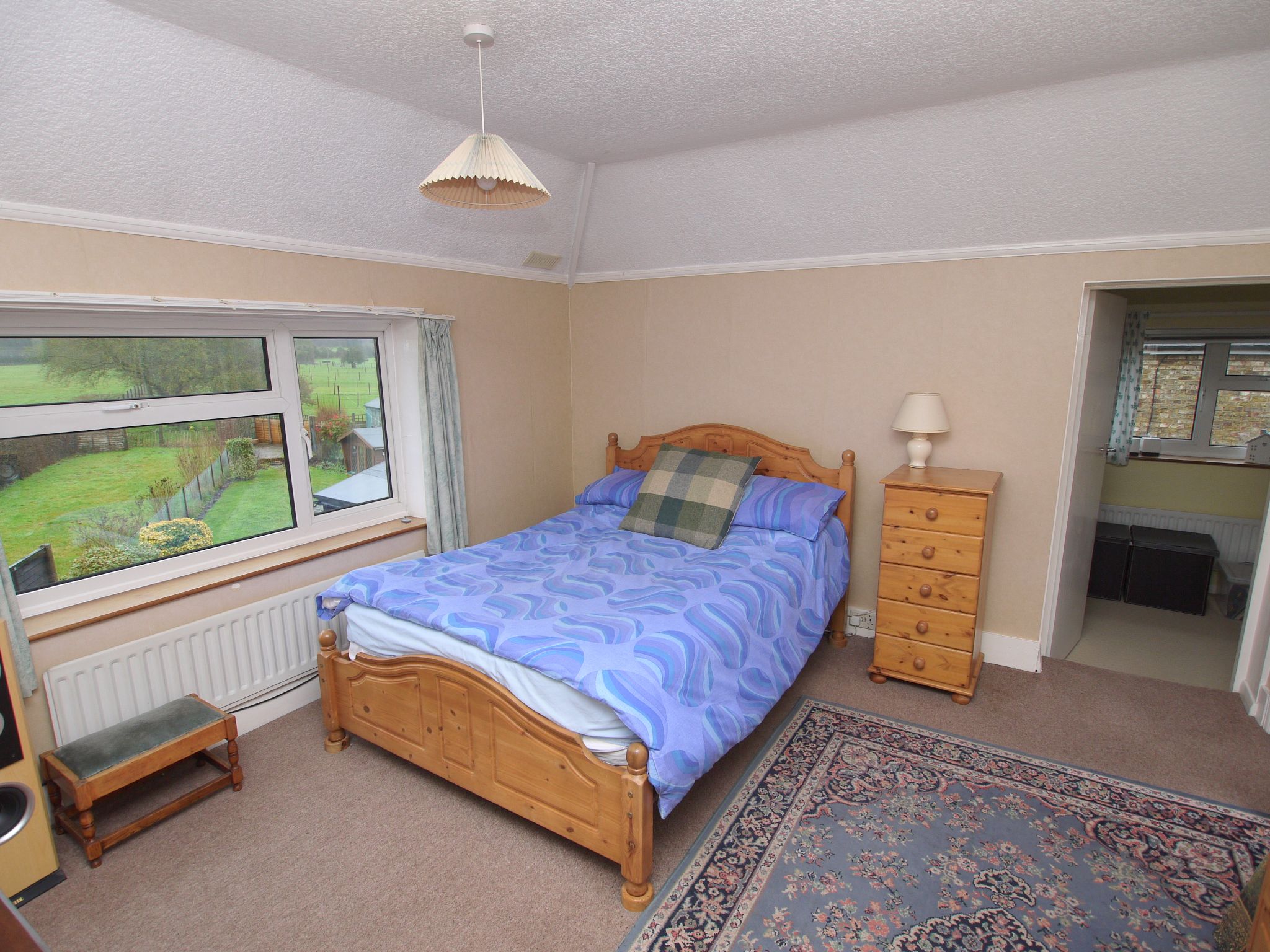 3 bedroom semi-detached house For Sale in Sevenoaks - Photograph 6