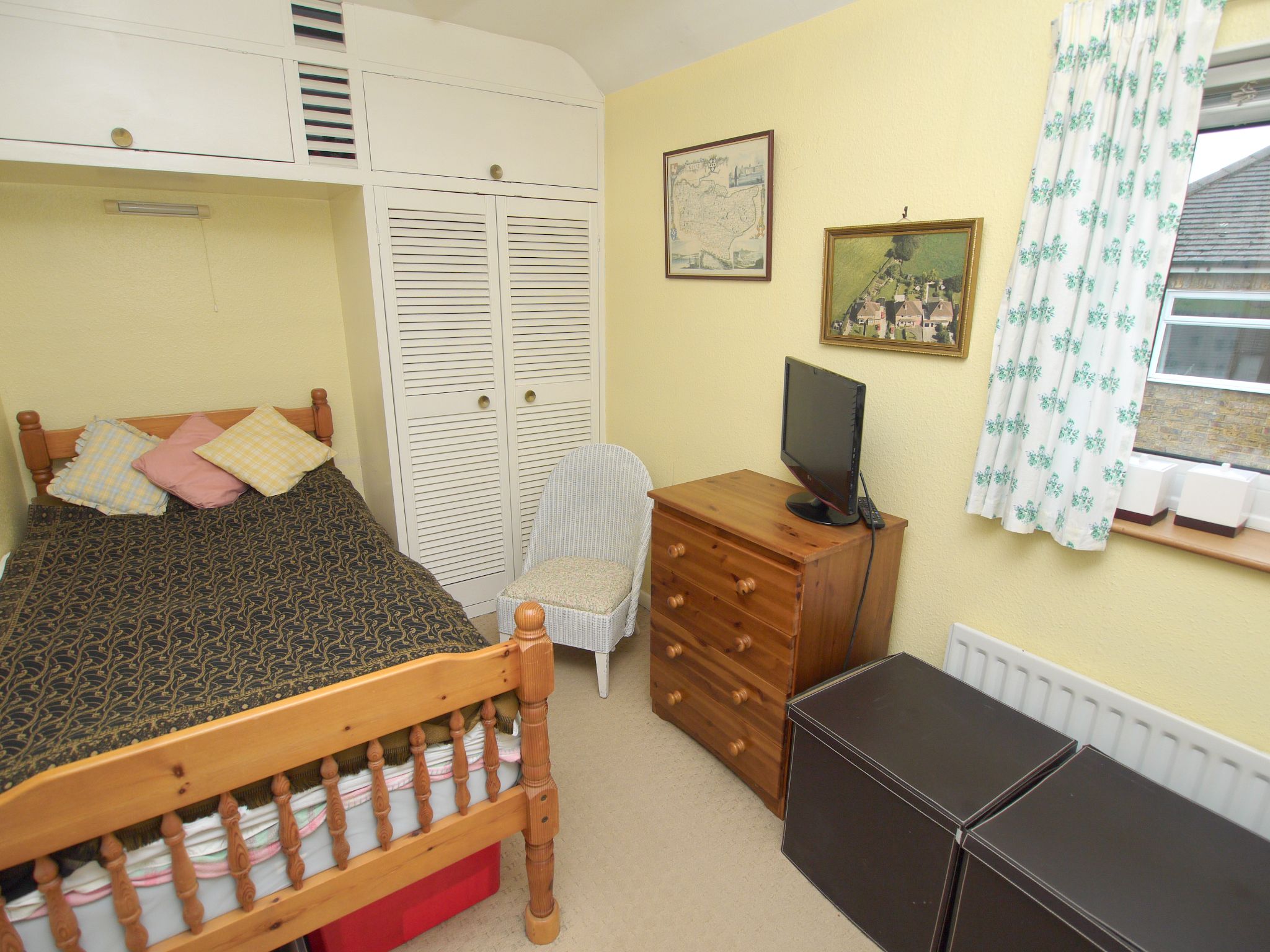 3 bedroom semi-detached house For Sale in Sevenoaks - Photograph 7