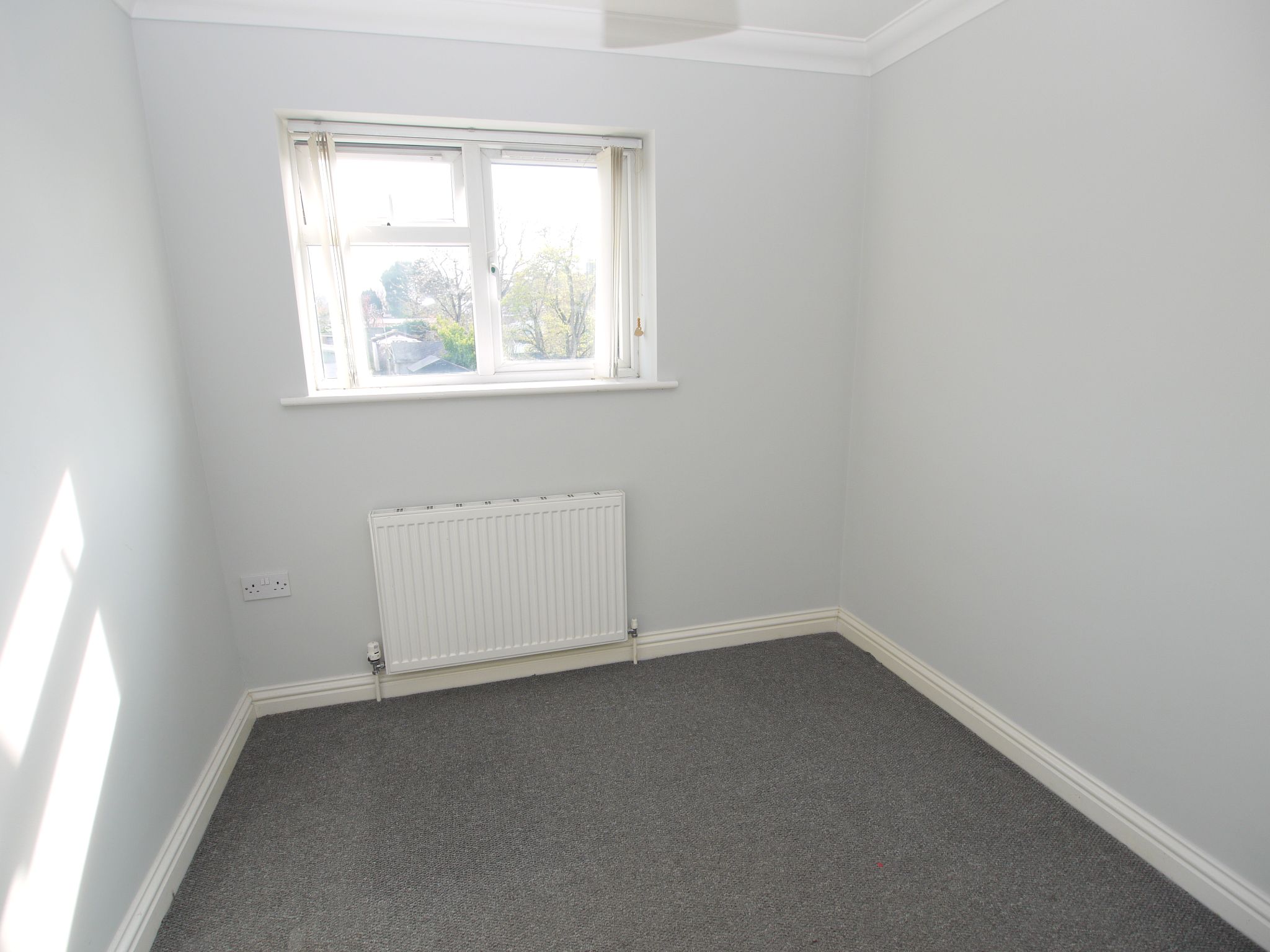 2 bedroom apartment For Sale in Sevenoaks - Photograph 5