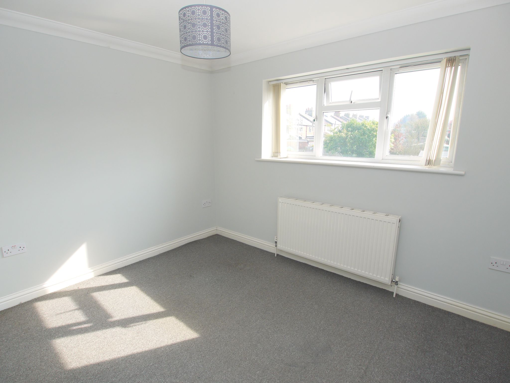 2 bedroom apartment For Sale in Sevenoaks - Photograph 4