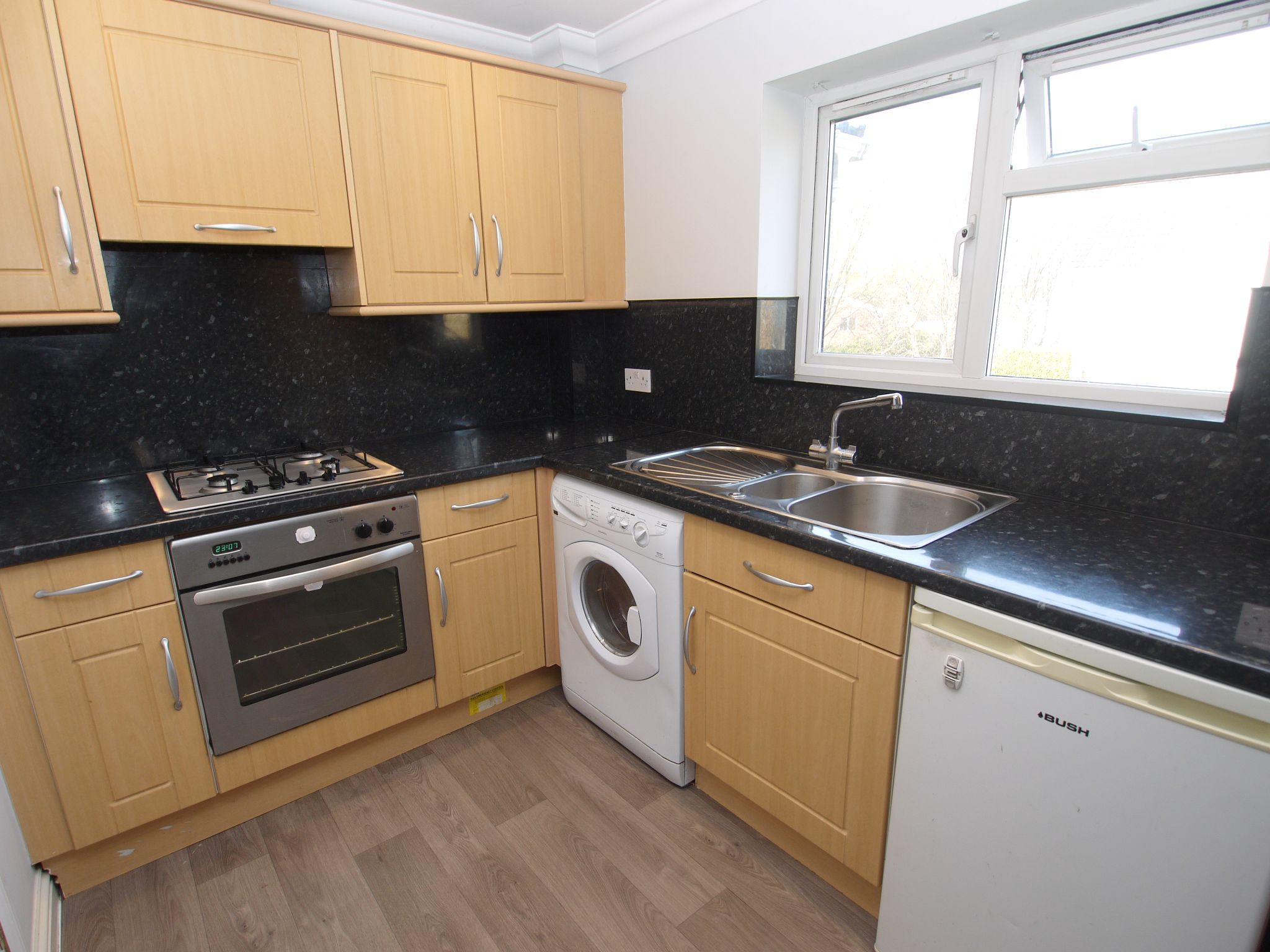 2 bedroom apartment For Sale in Sevenoaks - Property photograph