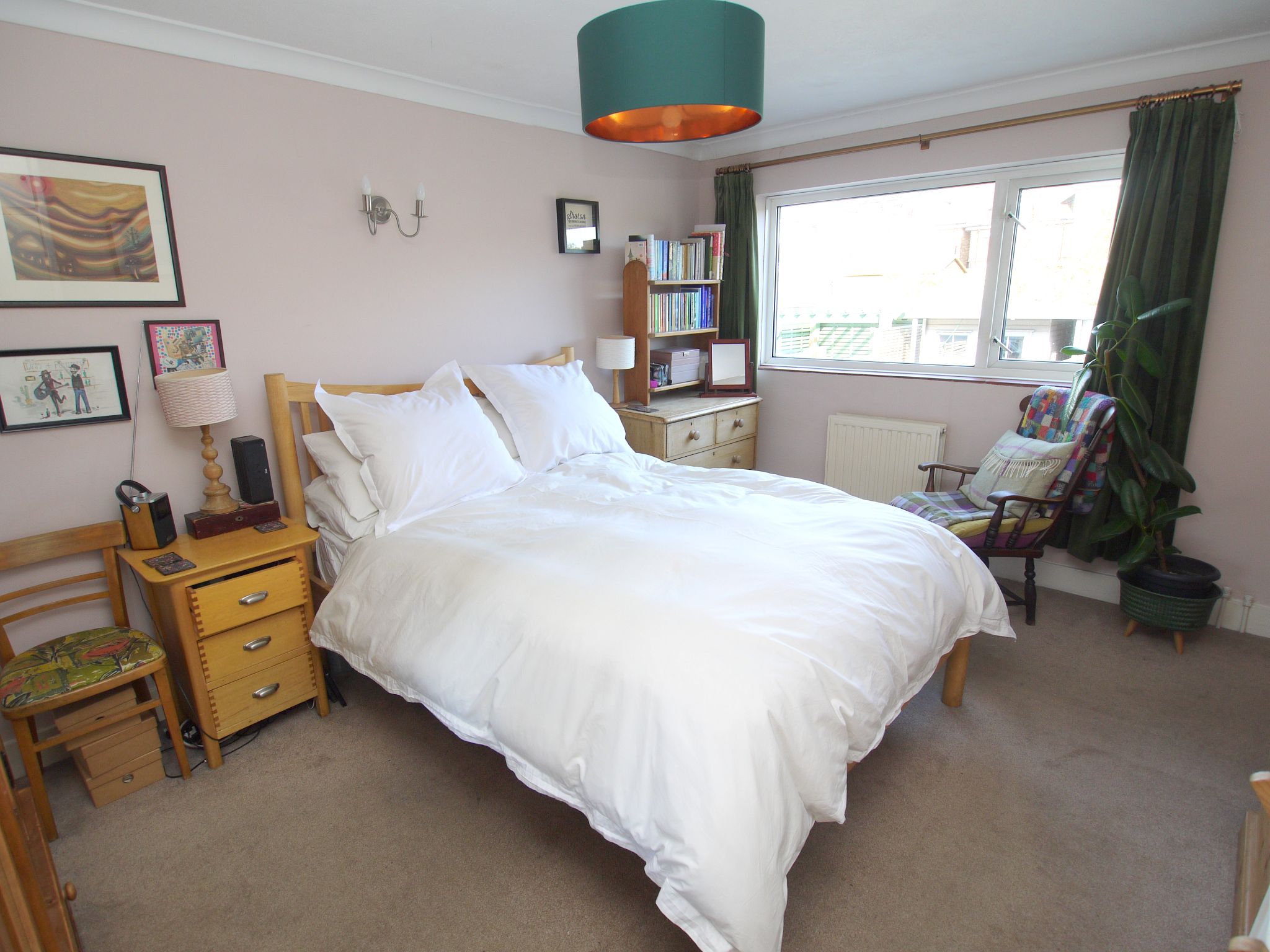 2 bedroom mid terraced house For Sale in Sevenoaks - Photograph 6