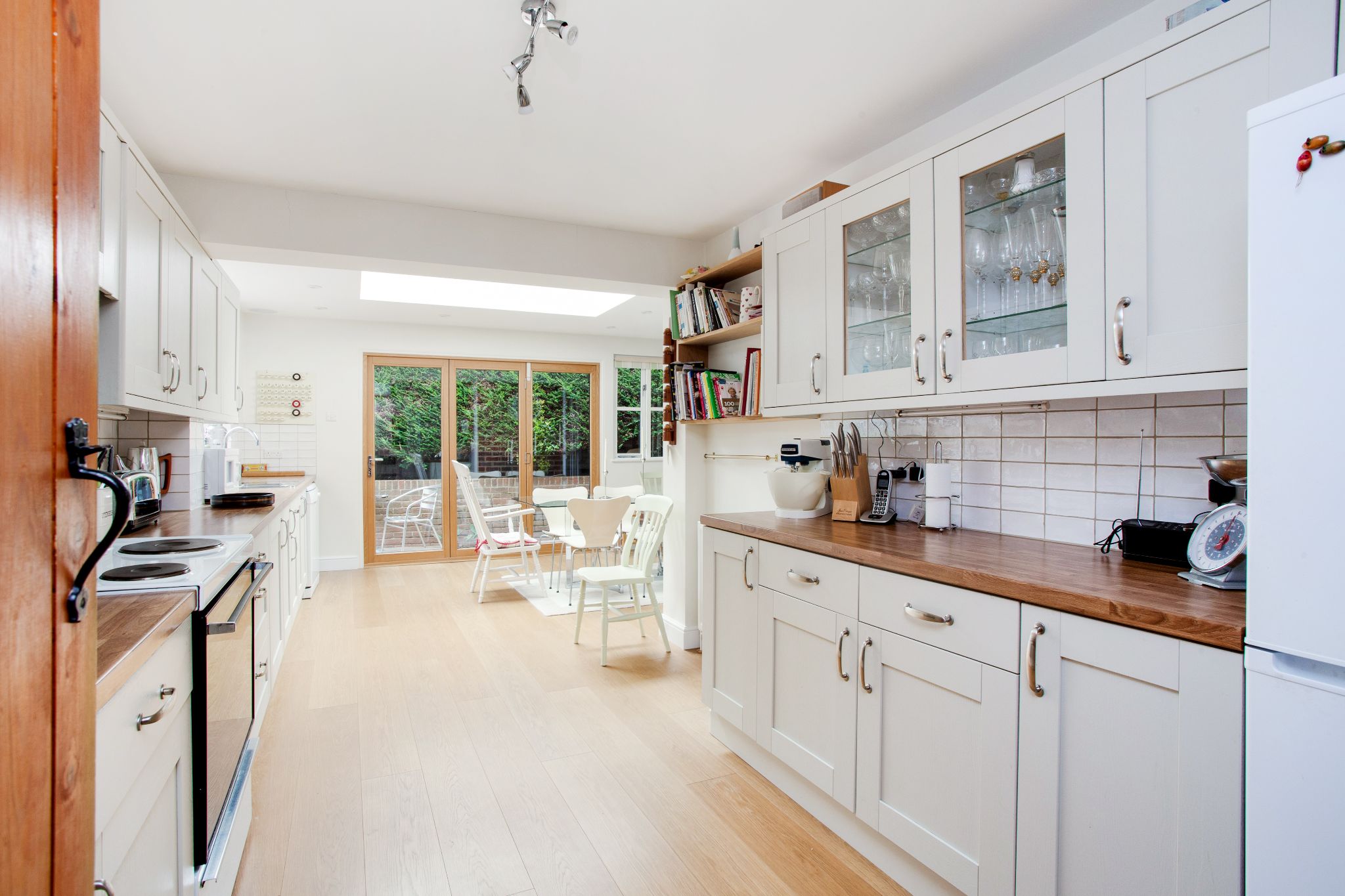 4 bedroom detached house For Sale in Sevenoaks - Photograph 6