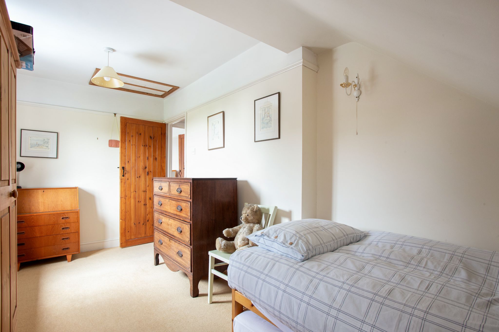 4 bedroom detached house For Sale in Sevenoaks - Photograph 8