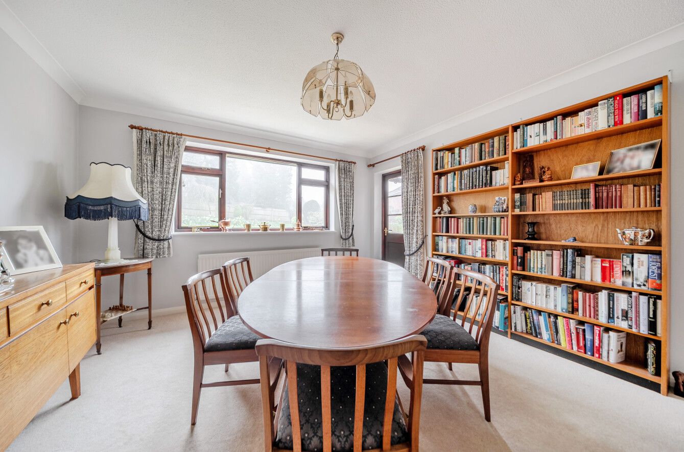 5 bedroom detached house For Sale in Sevenoaks - Photograph 5