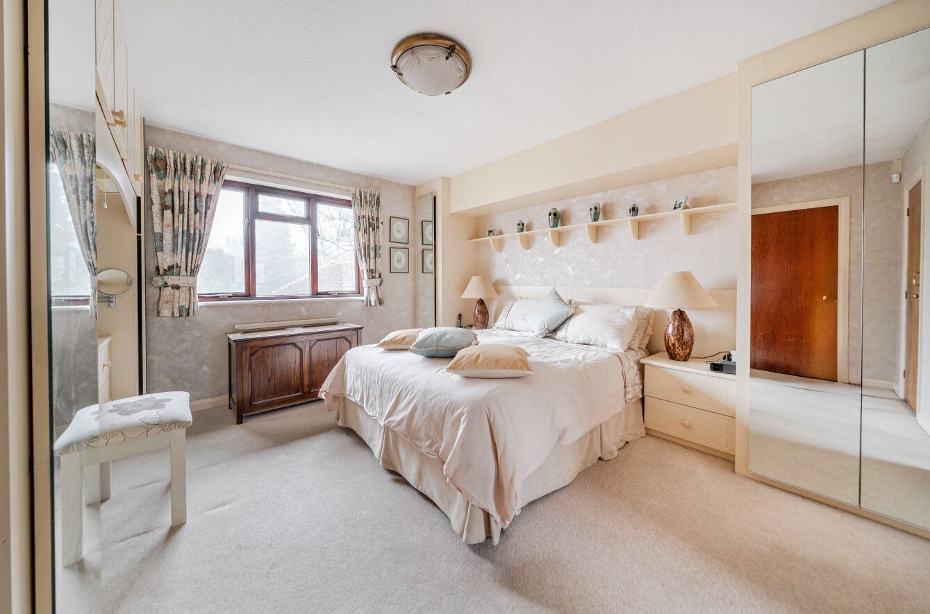 5 bedroom detached house For Sale in Sevenoaks - Photograph 10