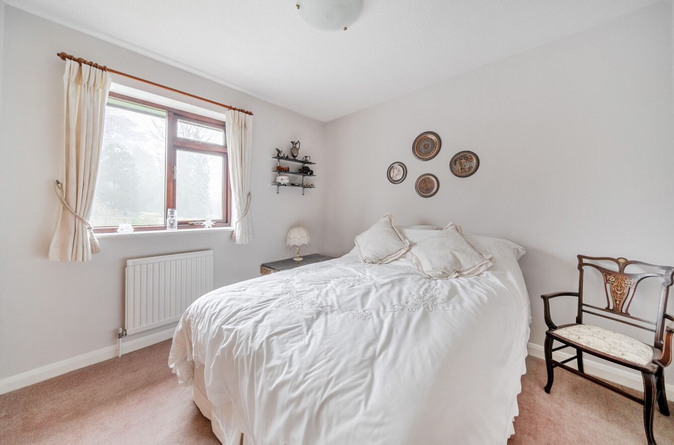 5 bedroom detached house For Sale in Sevenoaks - Photograph 13