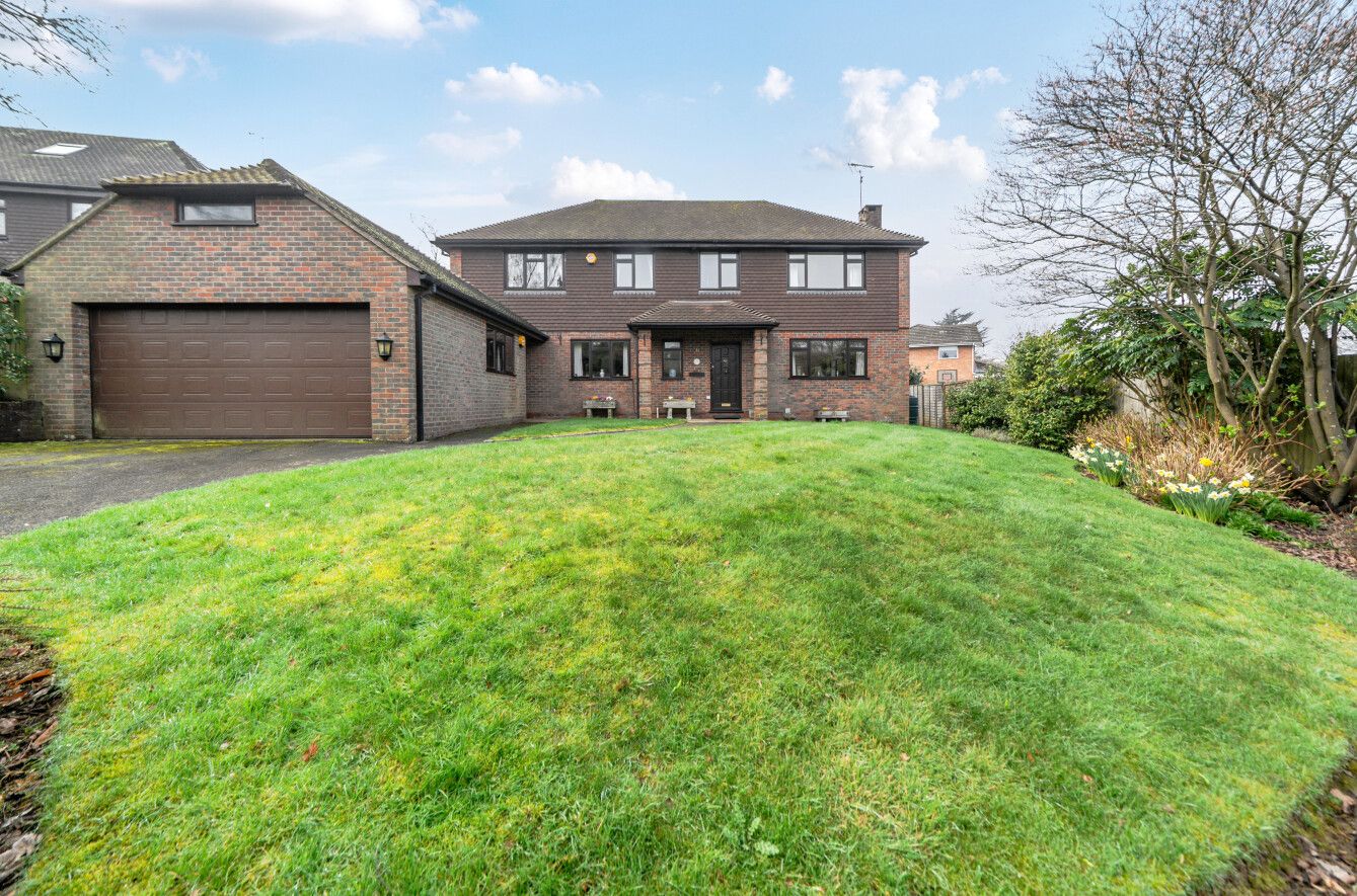 5 bedroom detached house For Sale in Sevenoaks - Photograph 1