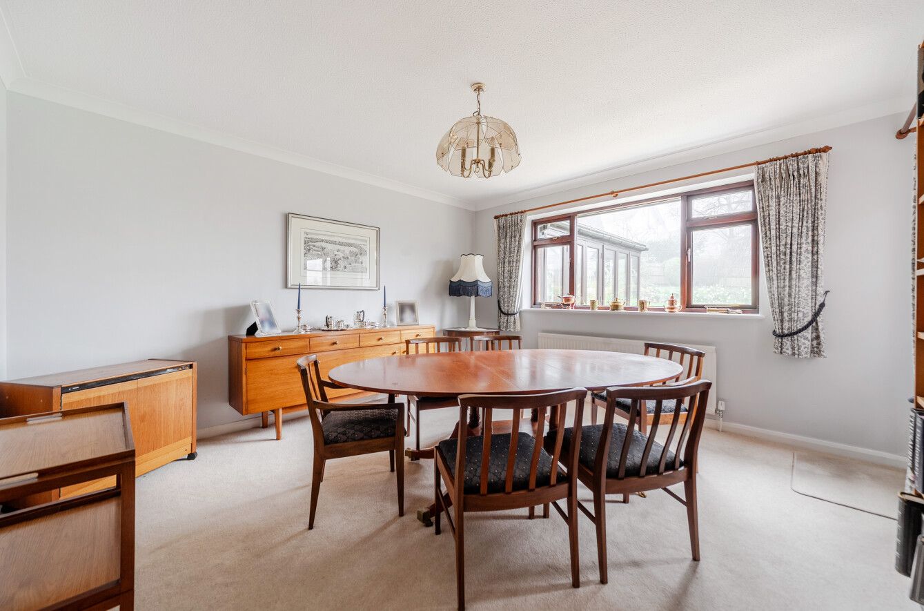 5 bedroom detached house For Sale in Sevenoaks - Photograph 8