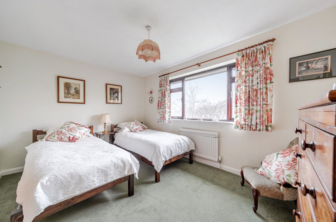 5 bedroom detached house For Sale in Sevenoaks - Photograph 12