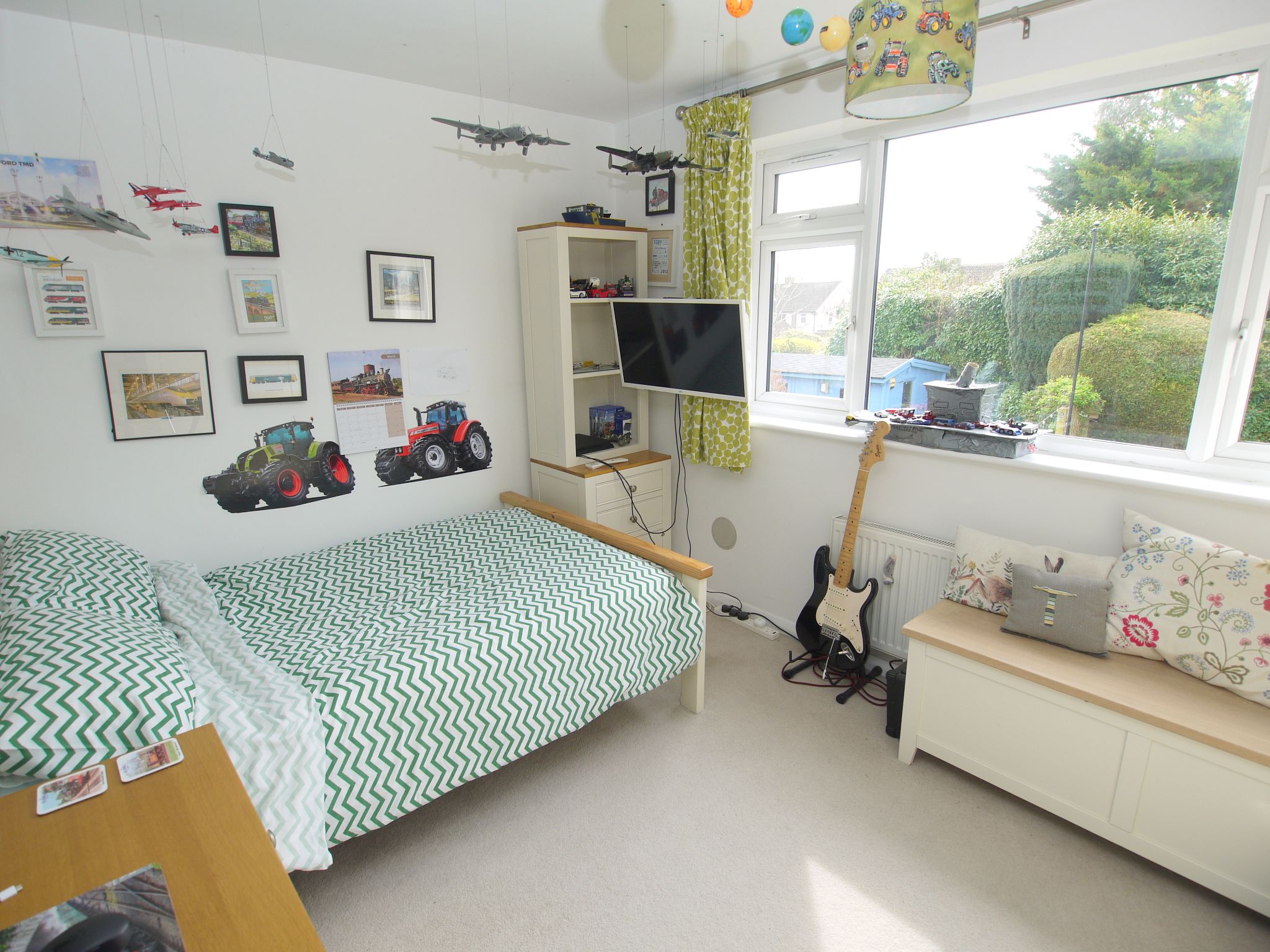 4 bedroom detached house For Sale in Sevenoaks - Photograph 9