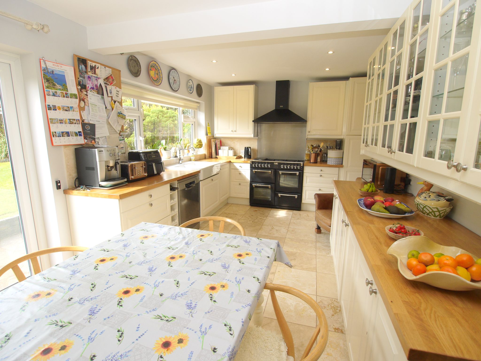 4 bedroom detached house For Sale in Sevenoaks - Property photograph